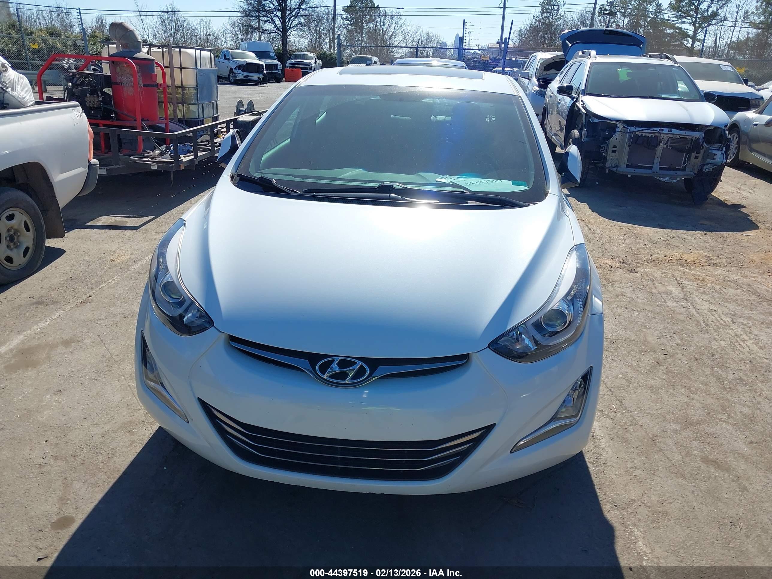 HYUNDAI ELANTRA image 6