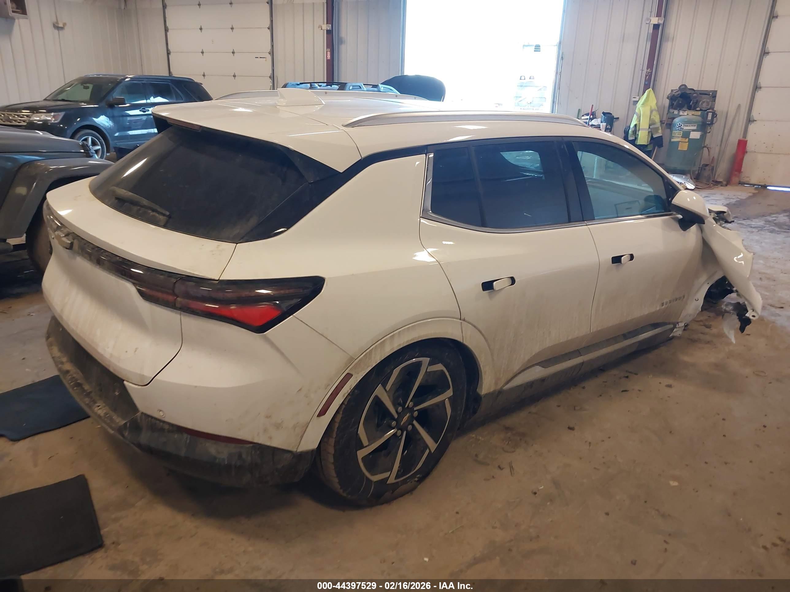 CHEVROLET EQUINOX image 4