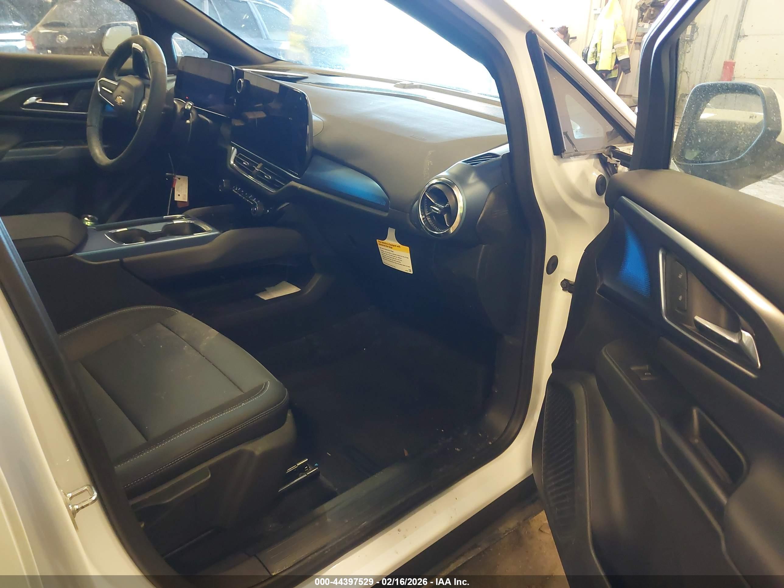 CHEVROLET EQUINOX image 5