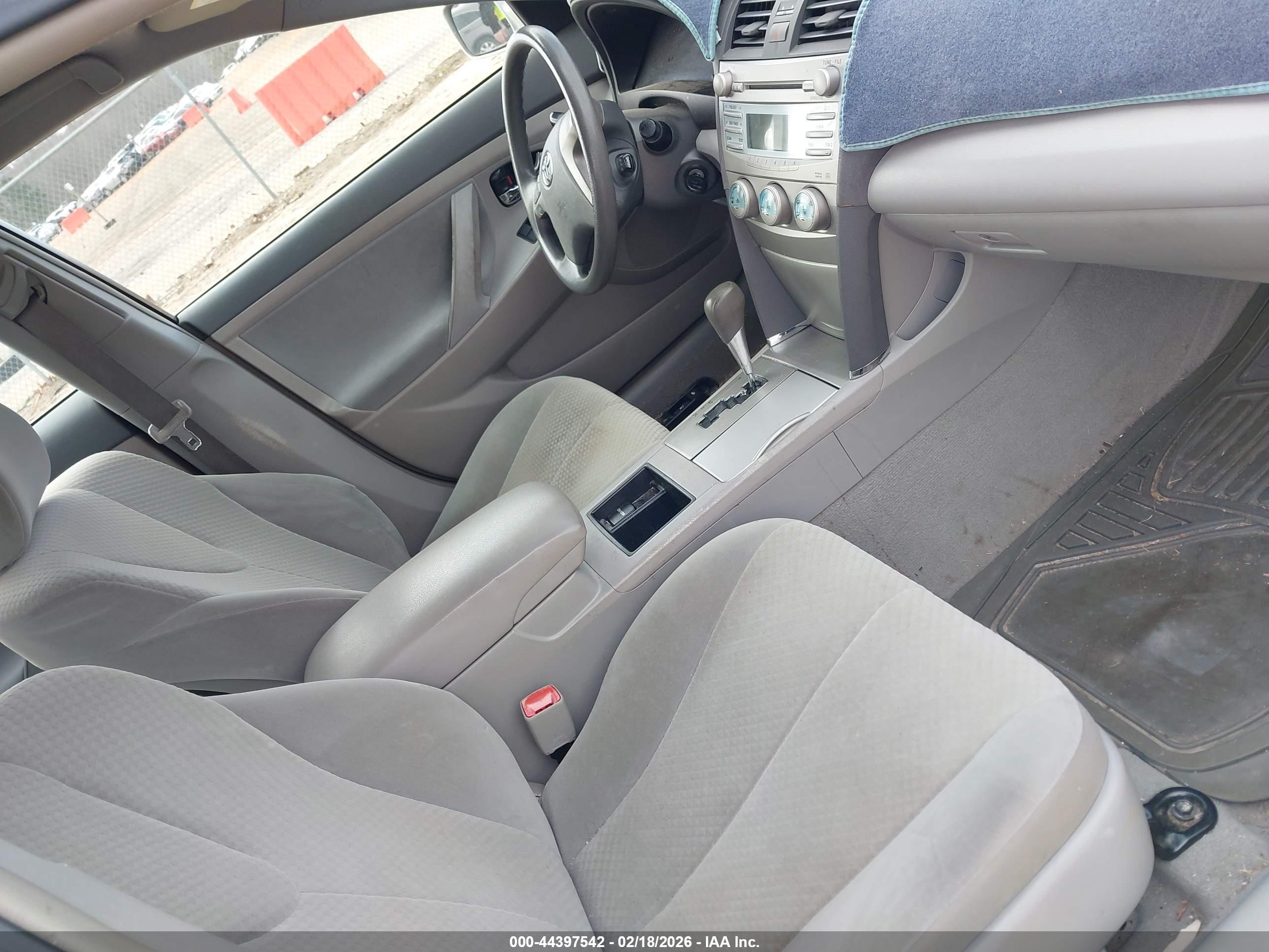 TOYOTA CAMRY image 5