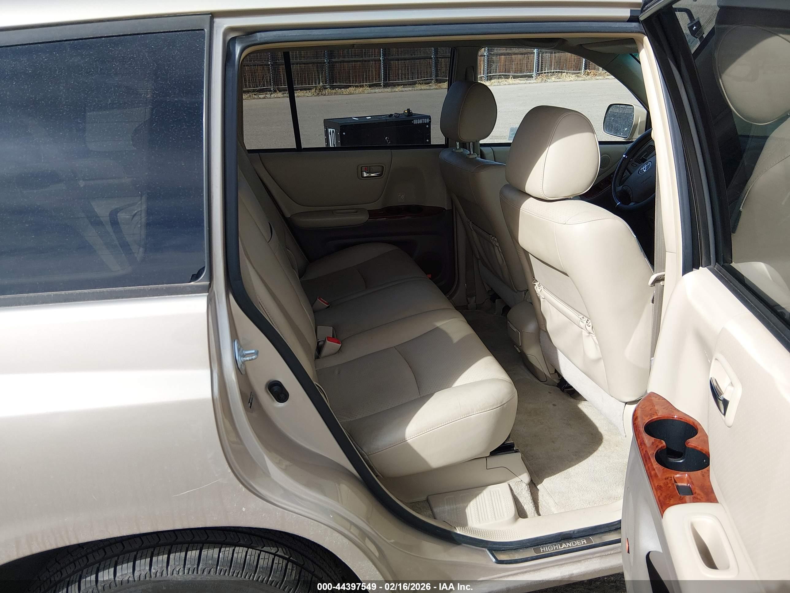 TOYOTA HIGHLANDER image 8