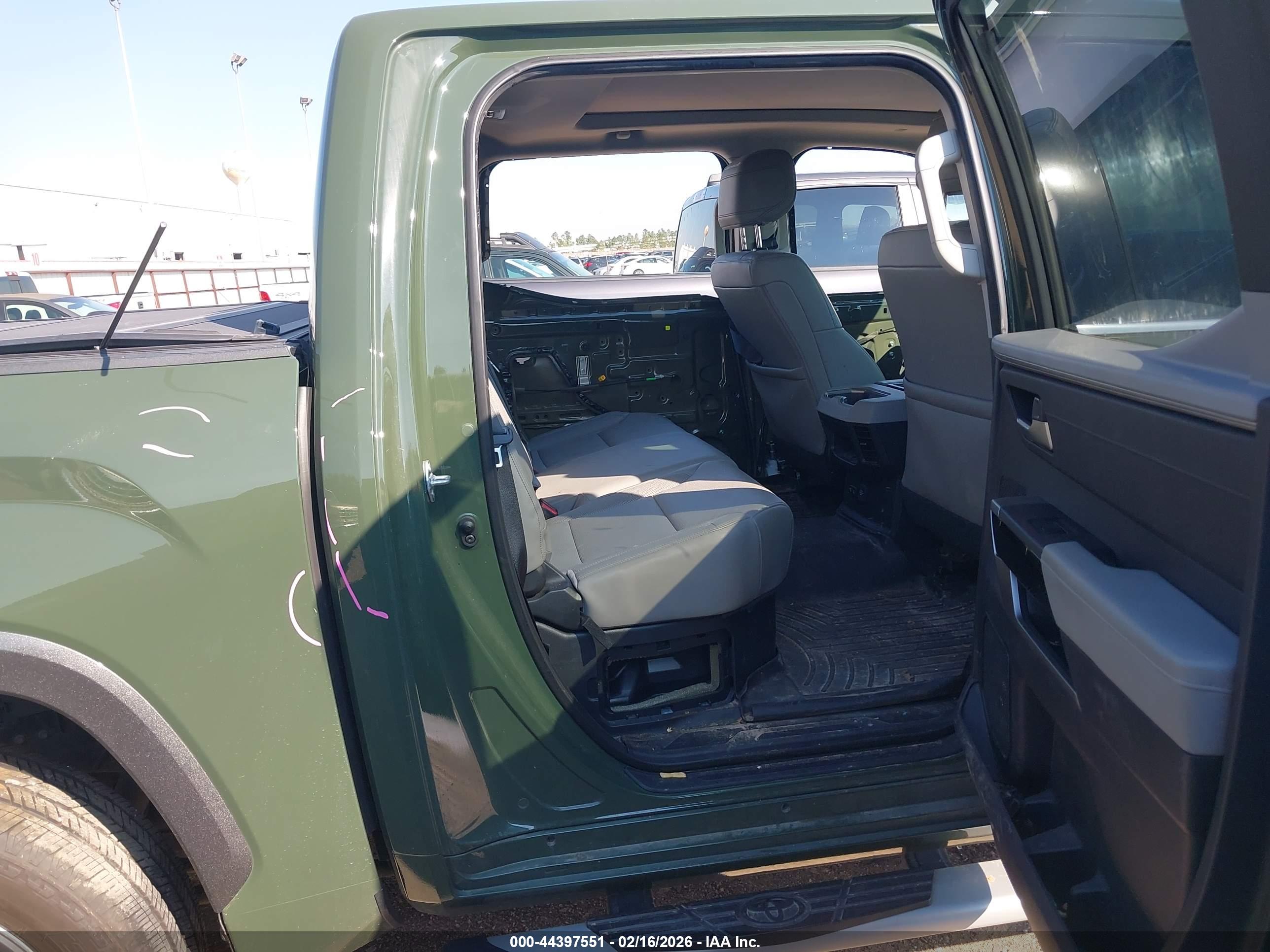 TOYOTA TUNDRA image 8