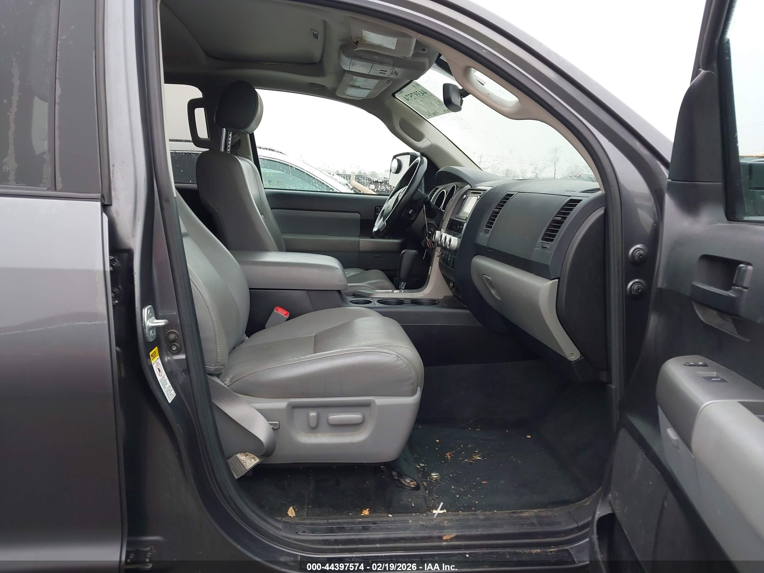 TOYOTA SEQUOIA image 5