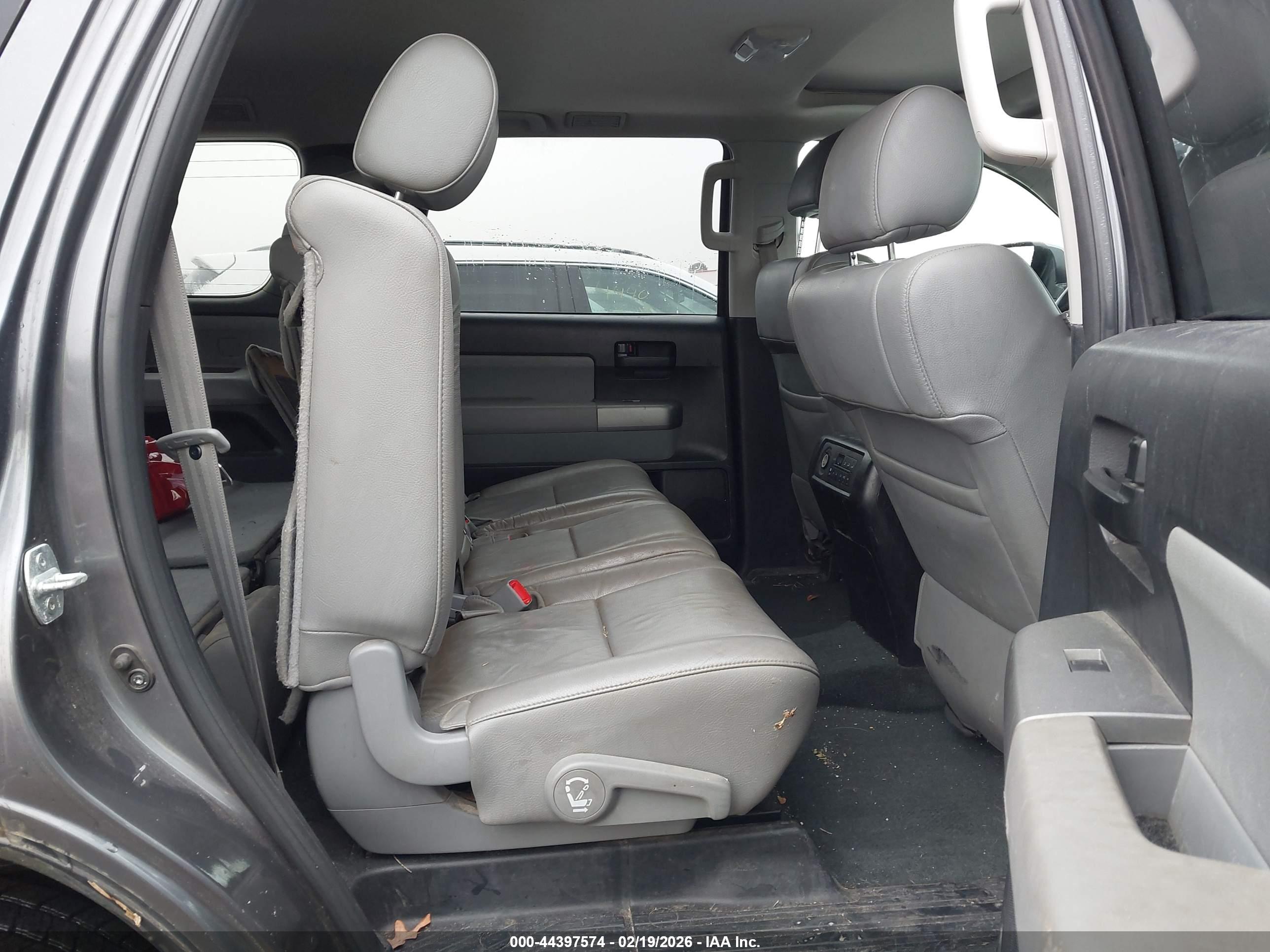 TOYOTA SEQUOIA image 8