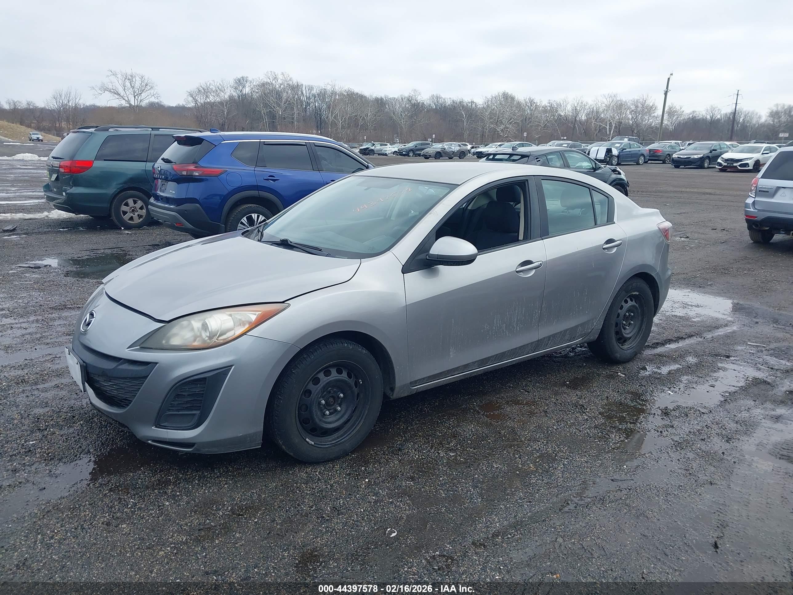 MAZDA MAZDA3 image 2