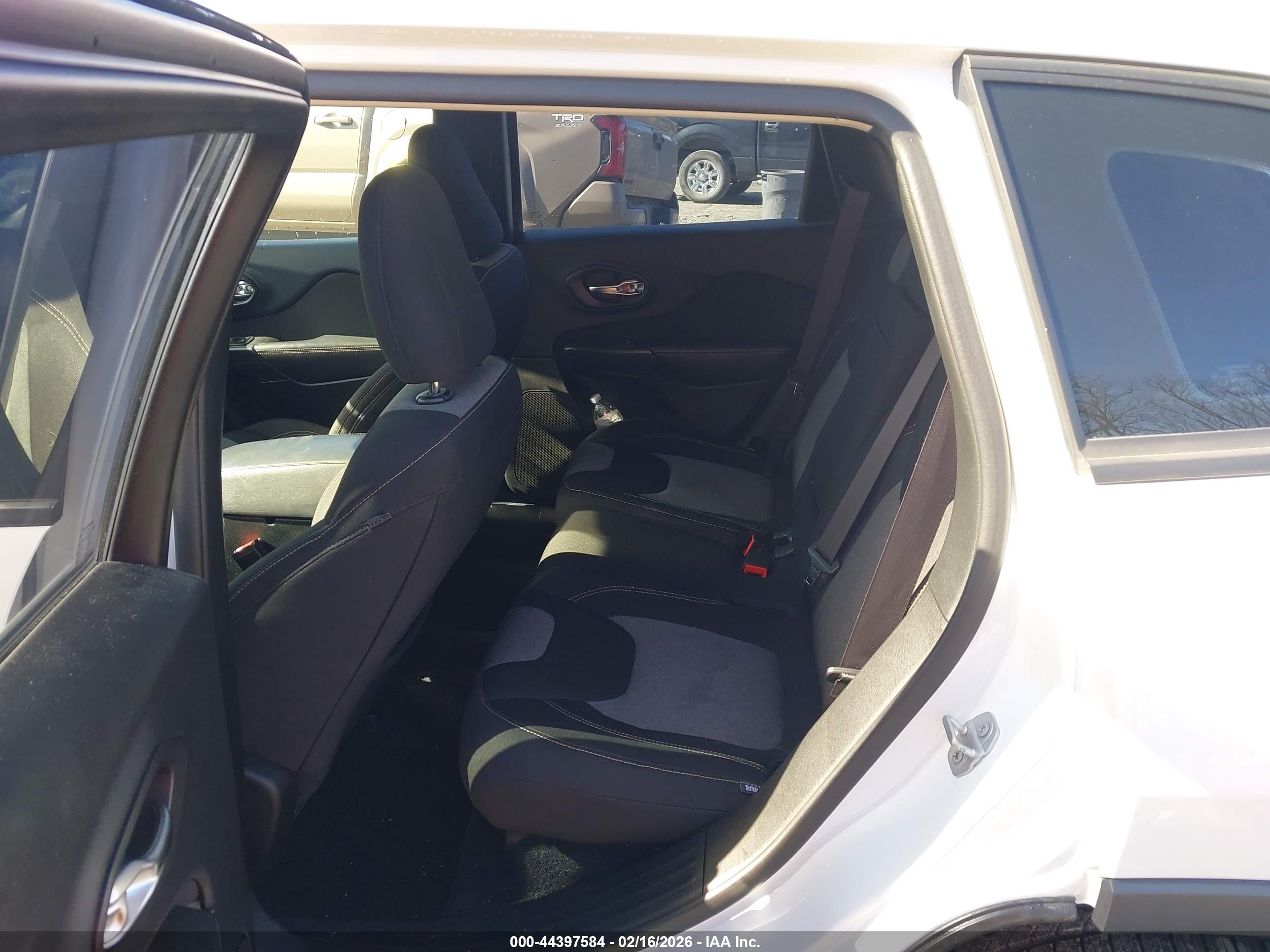 JEEP CHEROKEE image 8