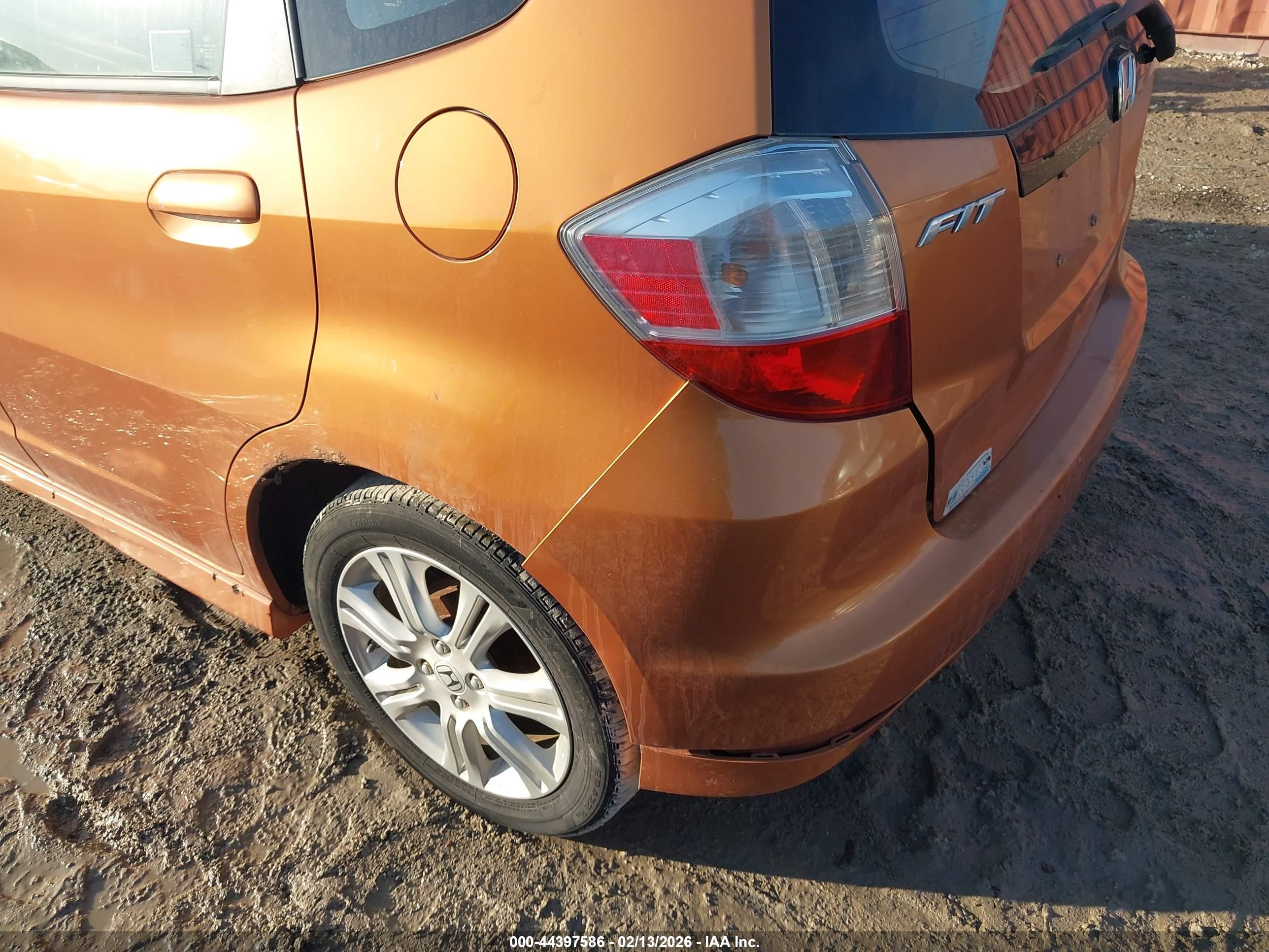 HONDA FIT image 6