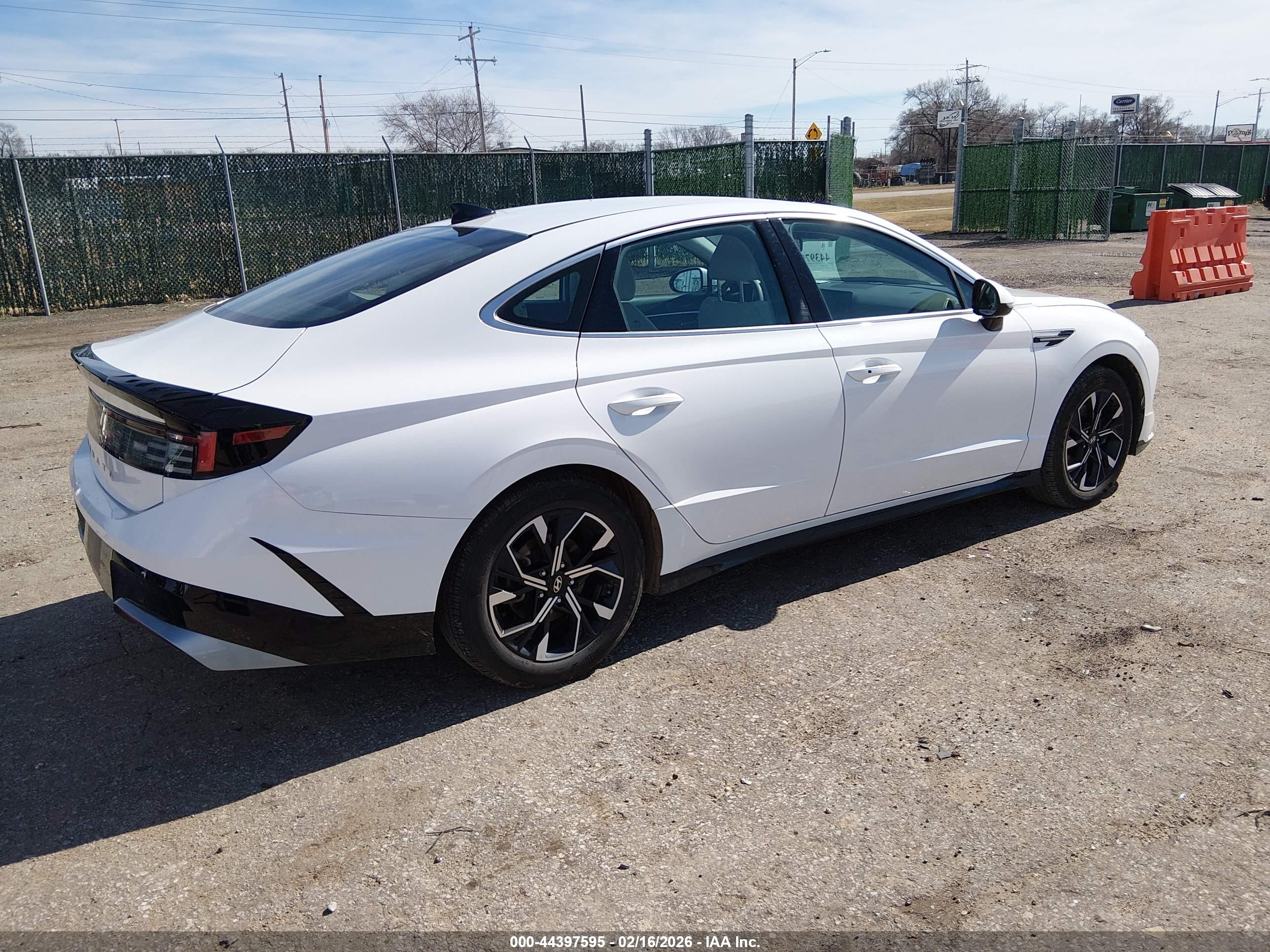 HYUNDAI SONATA image 4