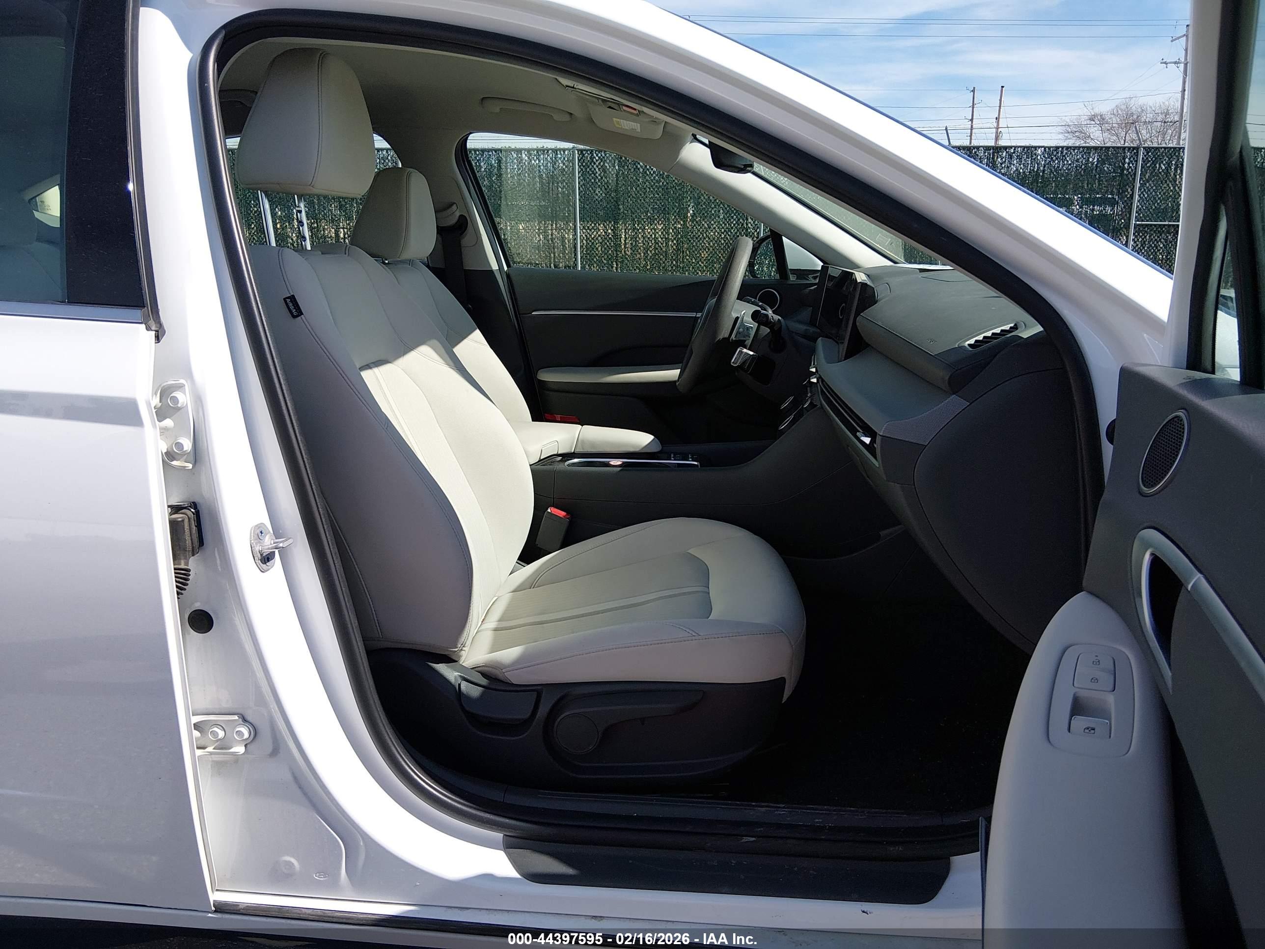 HYUNDAI SONATA image 5