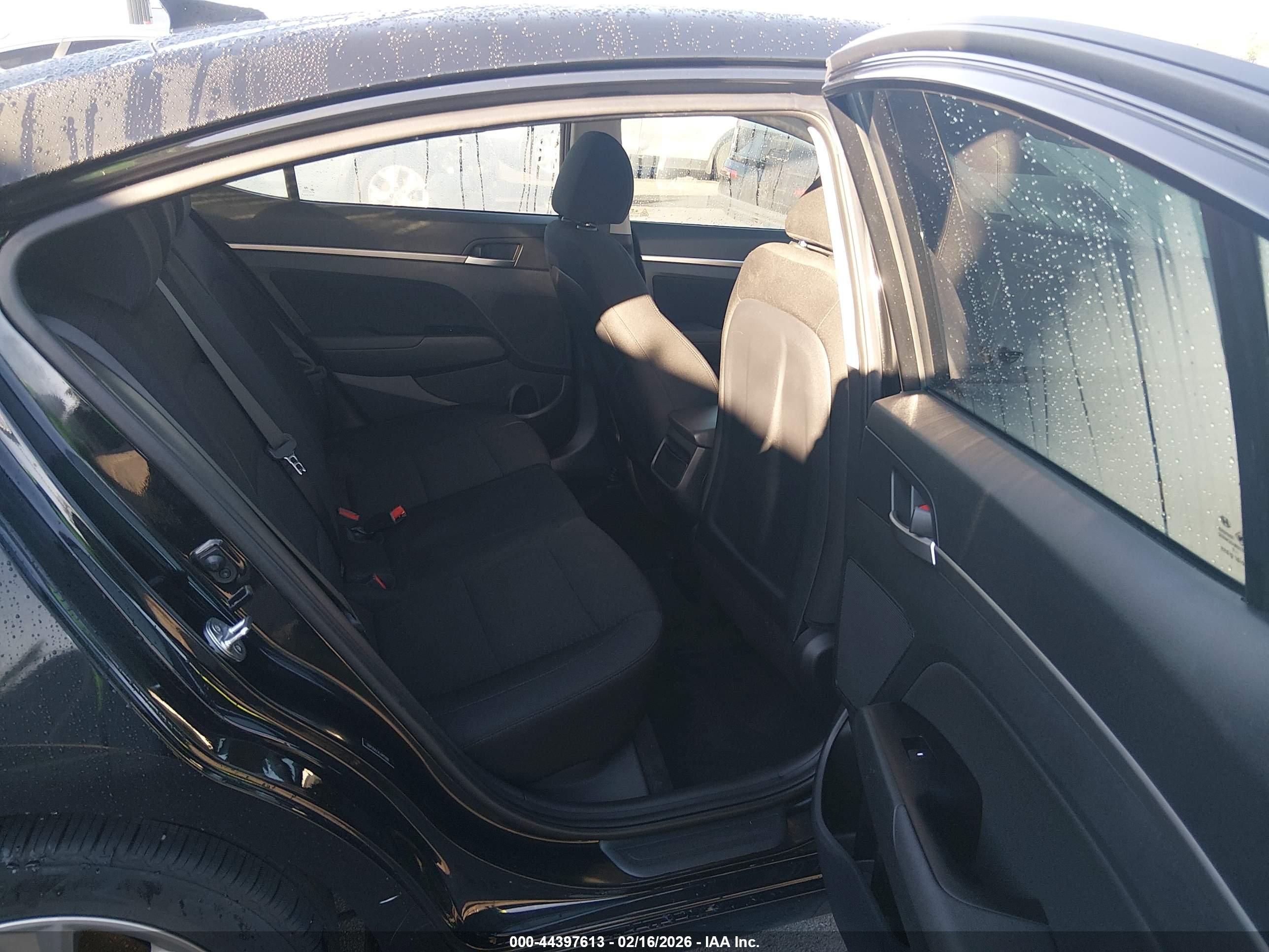 HYUNDAI ELANTRA image 8