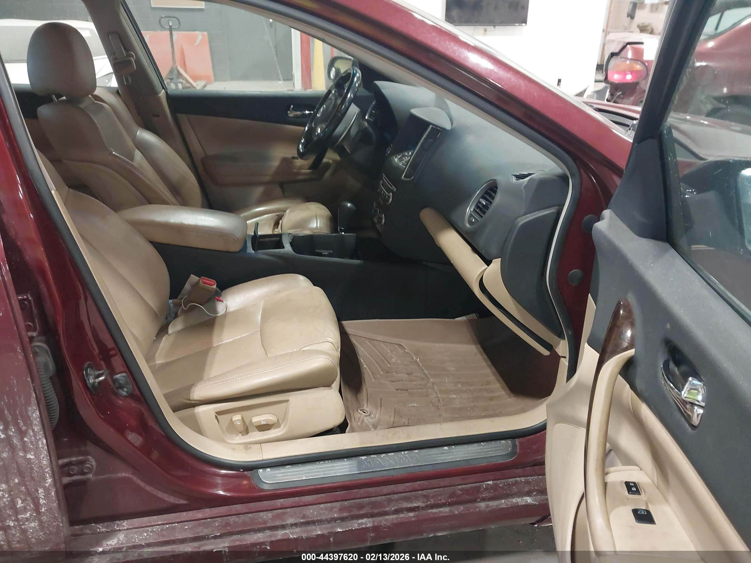 NISSAN MAXIMA image 5