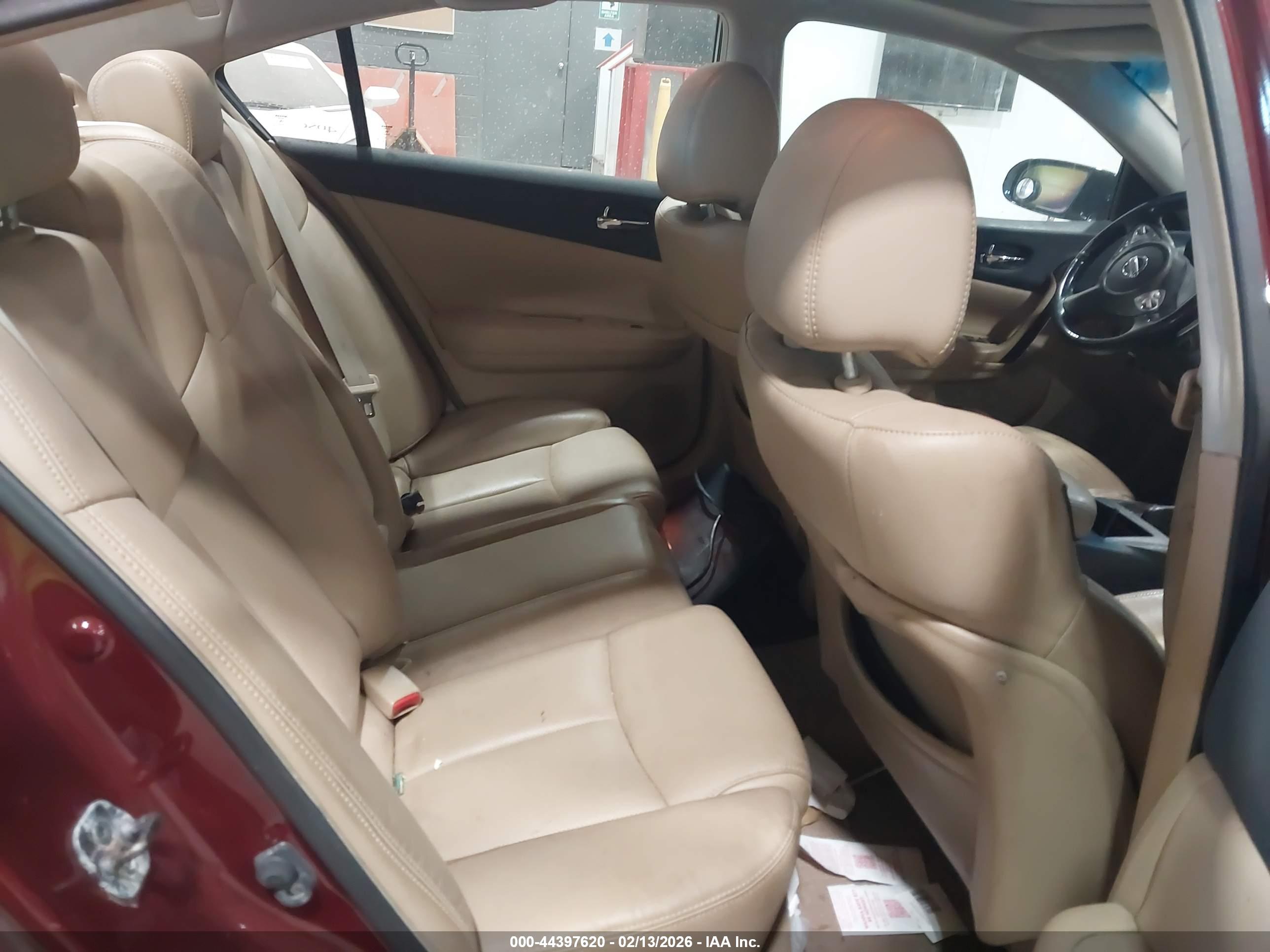 NISSAN MAXIMA image 8