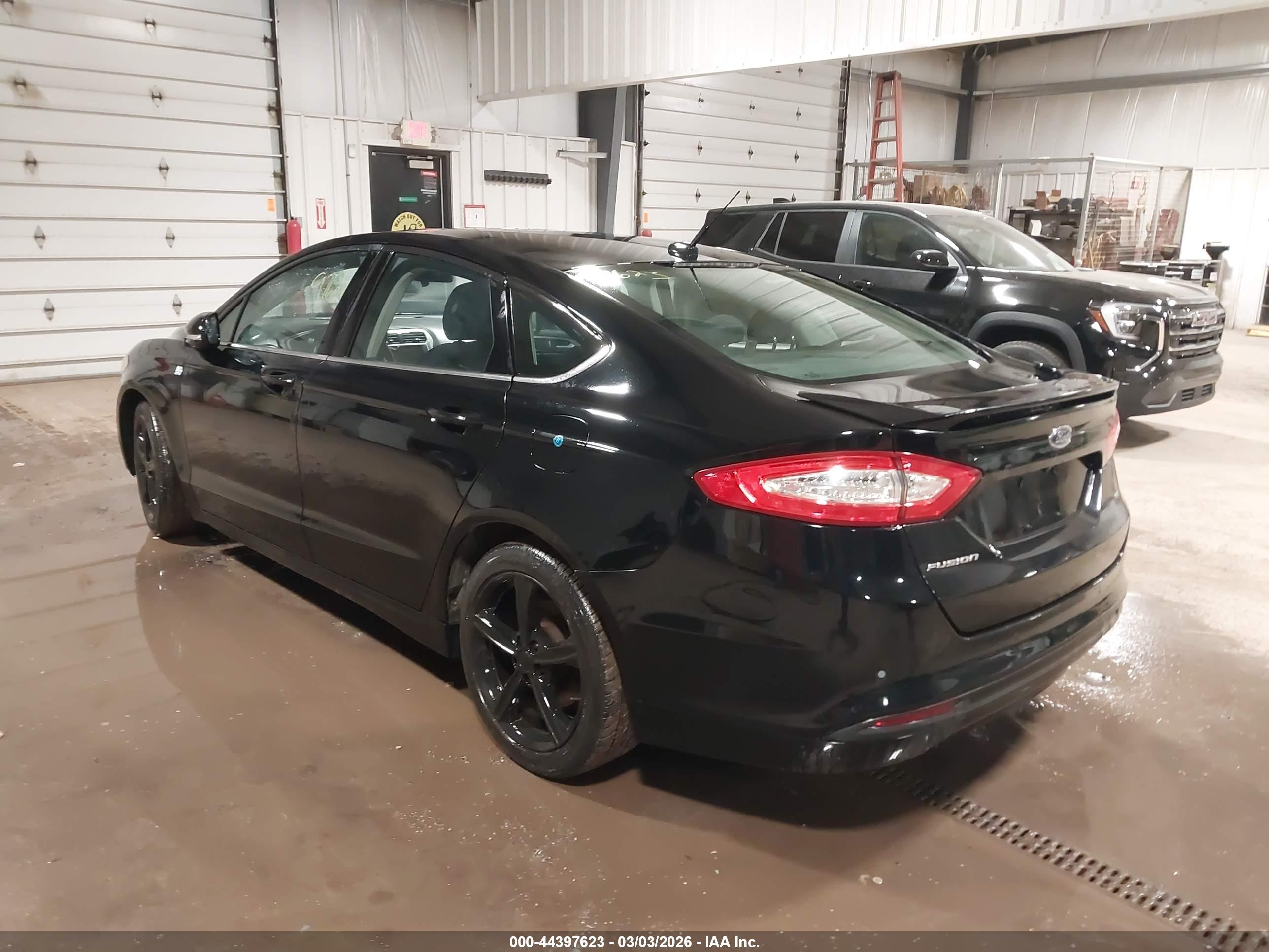 FORD FUSION image 3