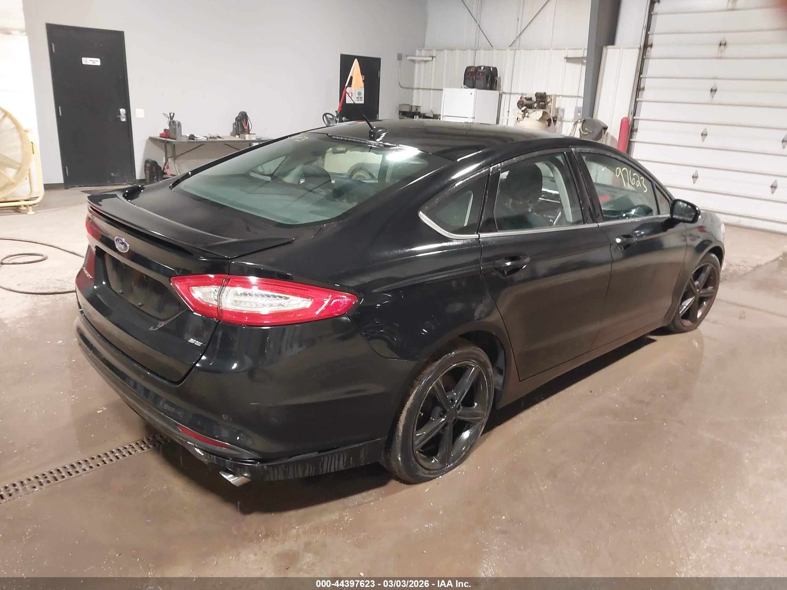 FORD FUSION image 4