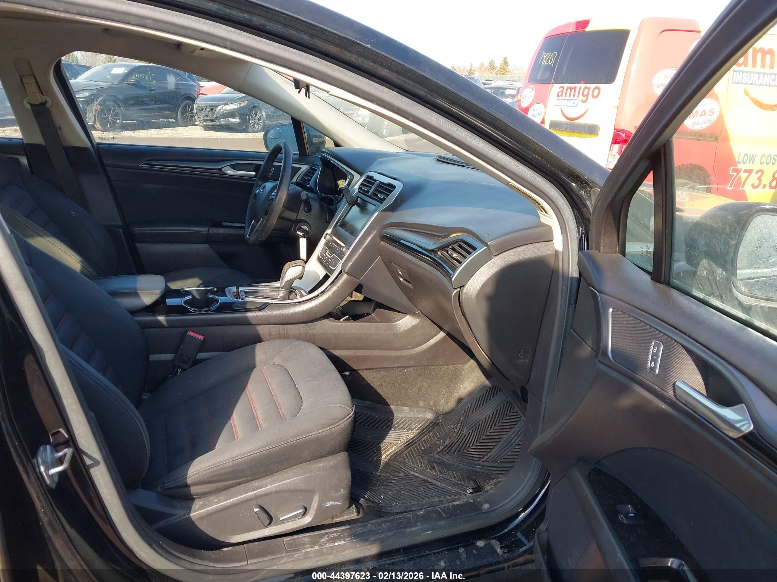 FORD FUSION image 5