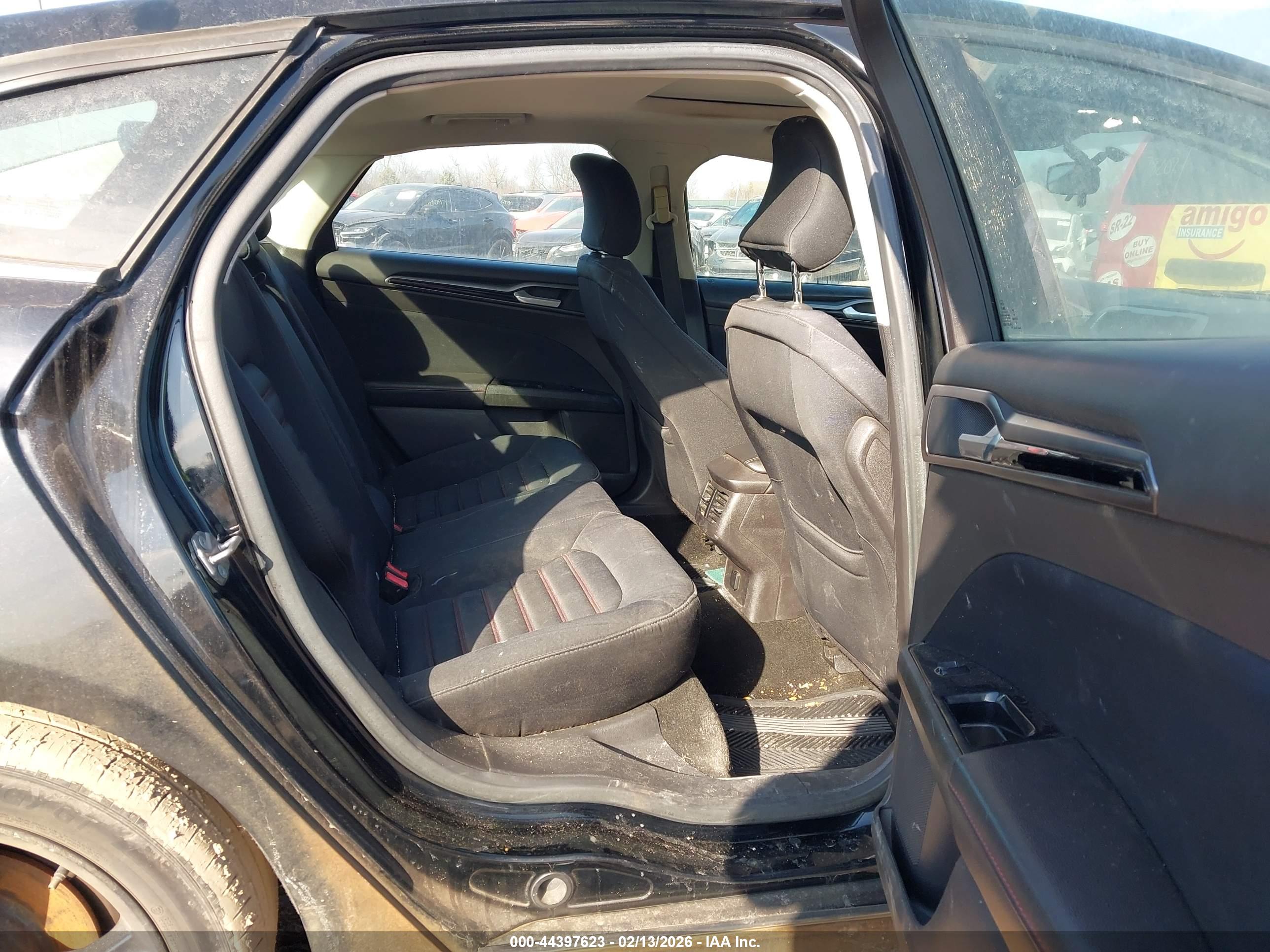 FORD FUSION image 8