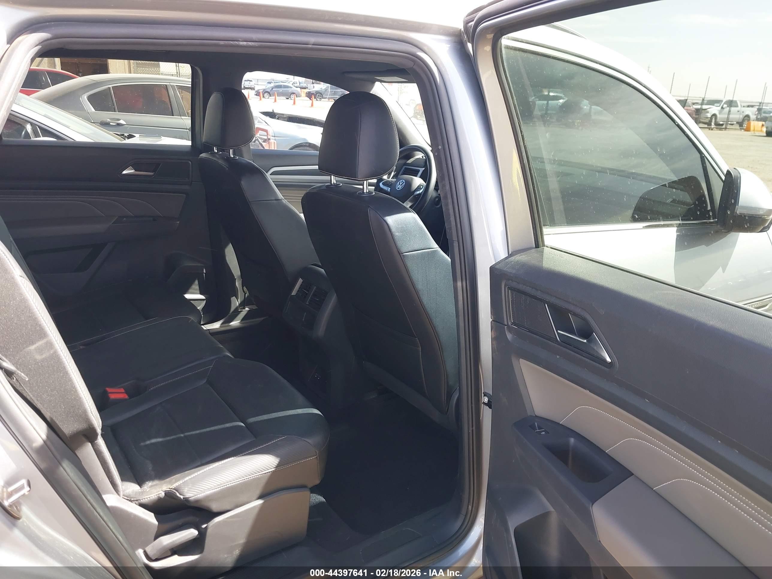 VOLKSWAGEN ATLAS image 8