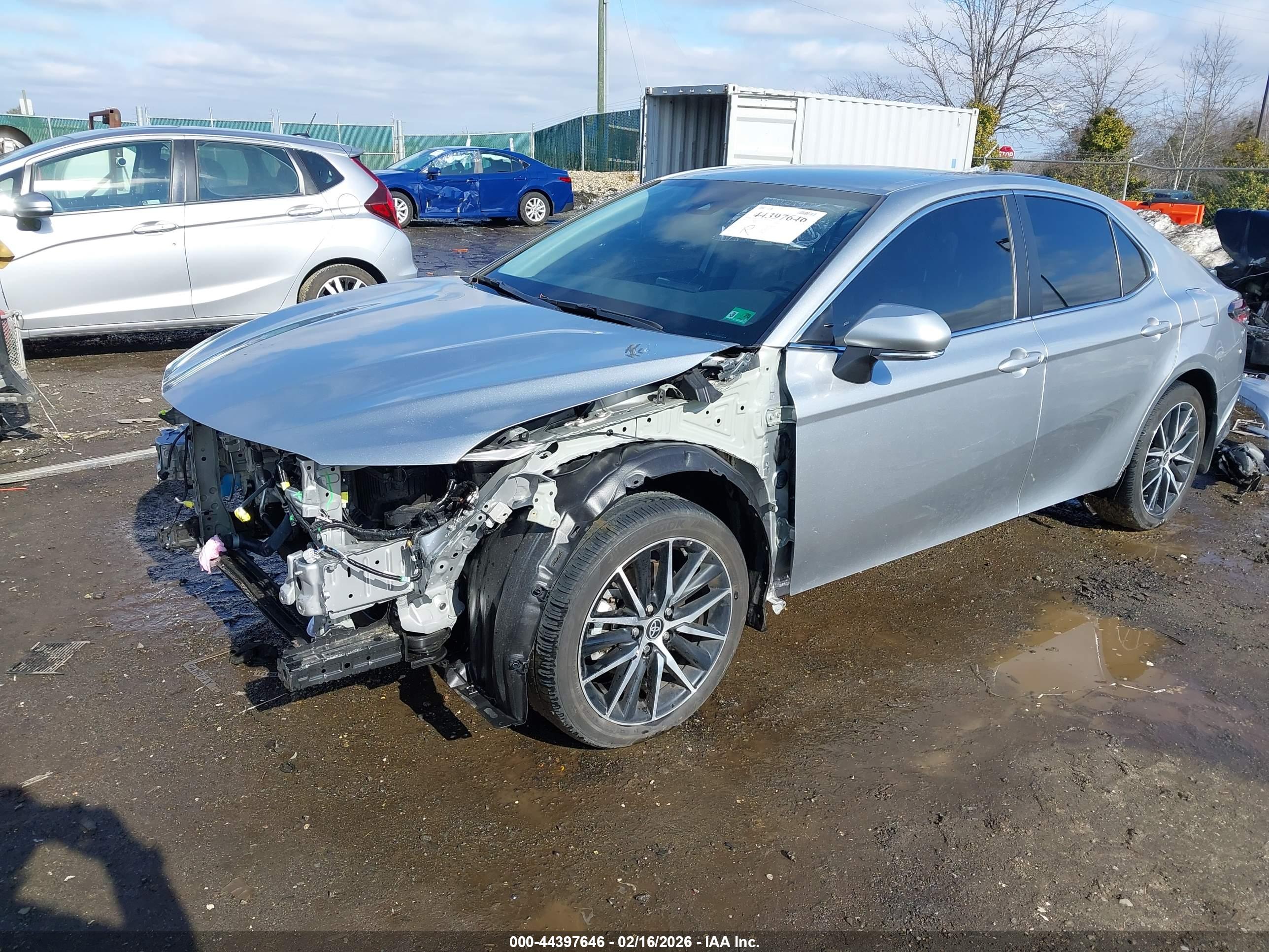 TOYOTA CAMRY image 2