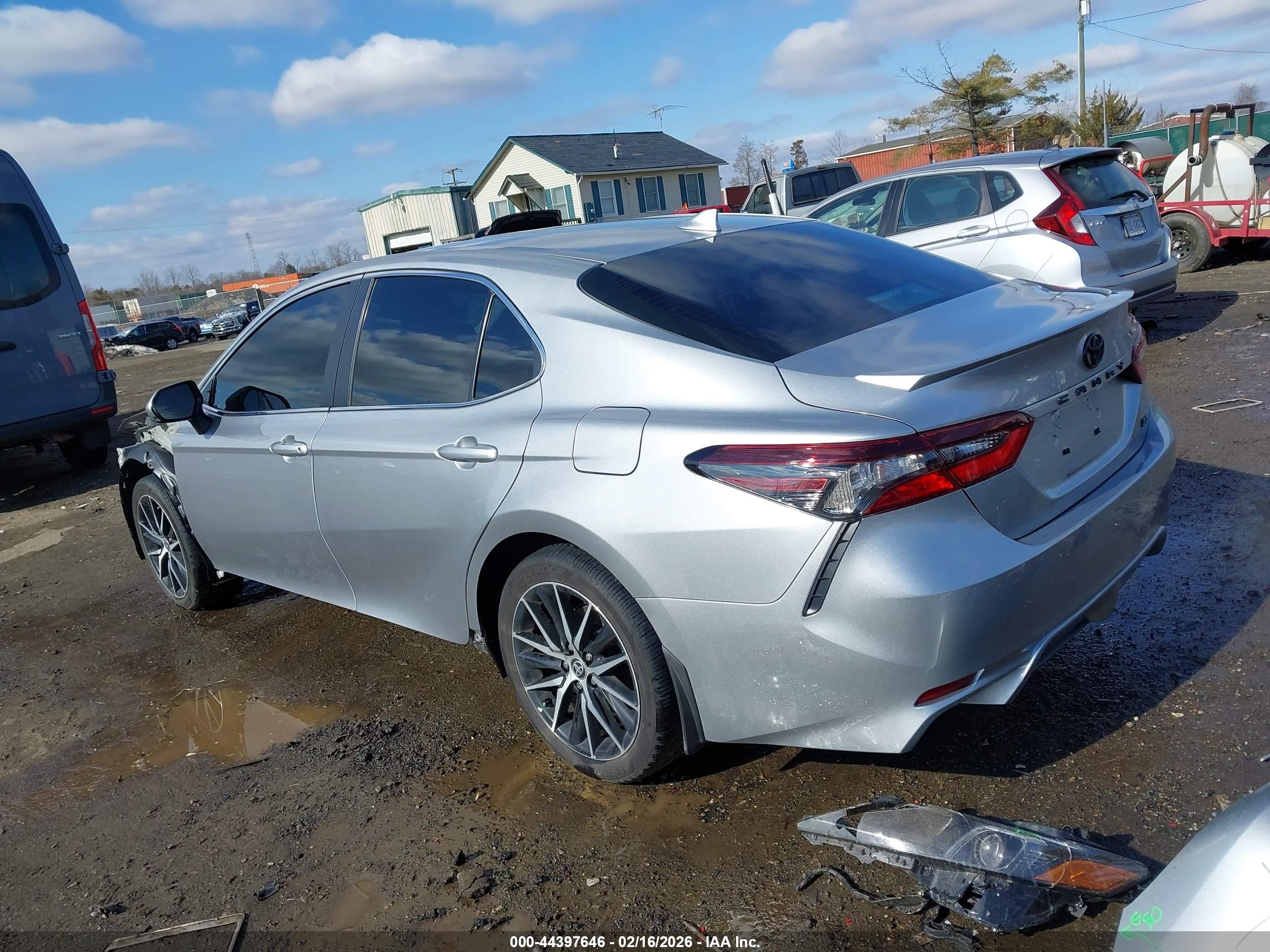 TOYOTA CAMRY image 3