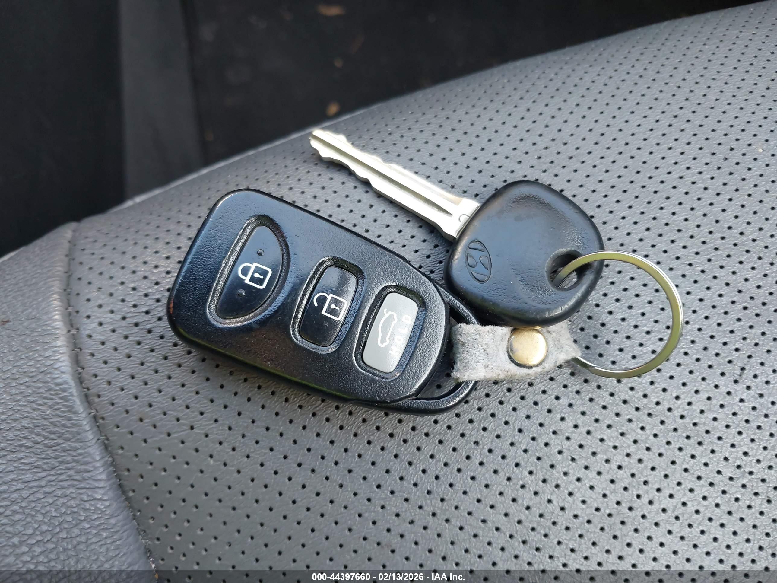 HYUNDAI ELANTRA image 11