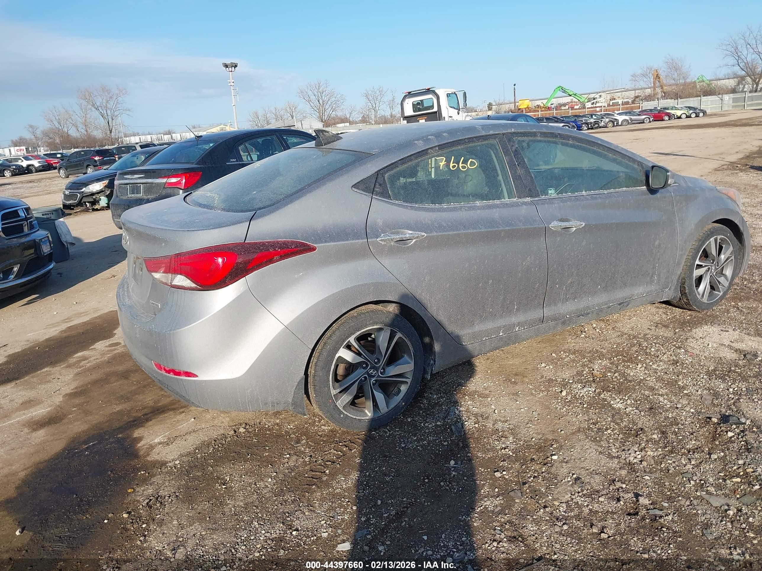 HYUNDAI ELANTRA image 4