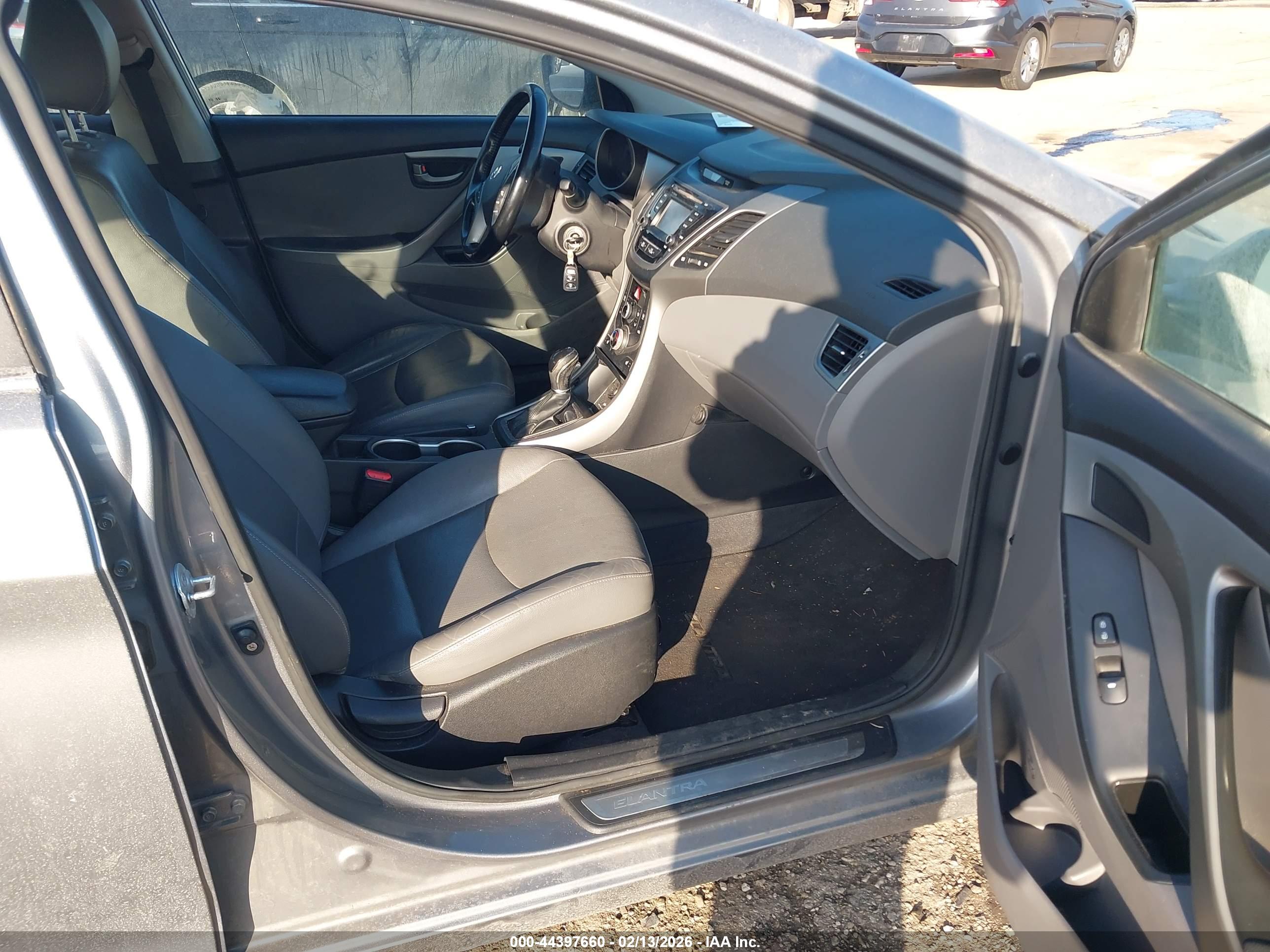 HYUNDAI ELANTRA image 5