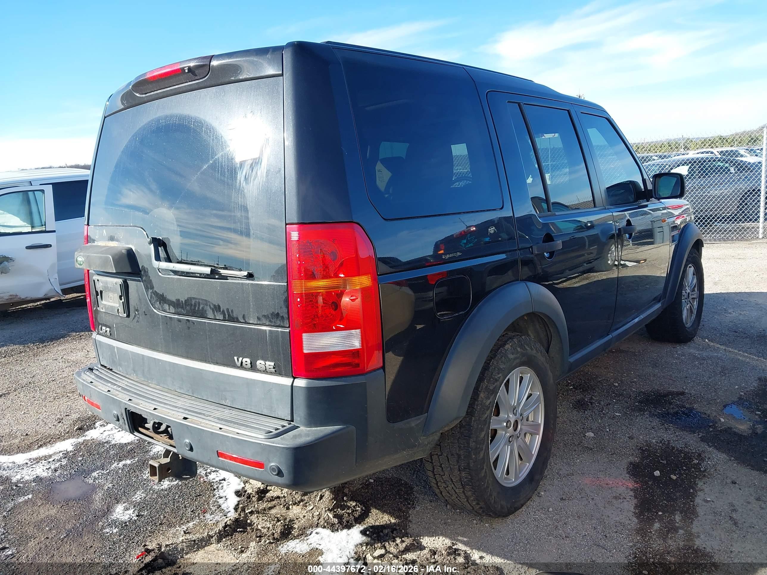 LAND ROVER image 4