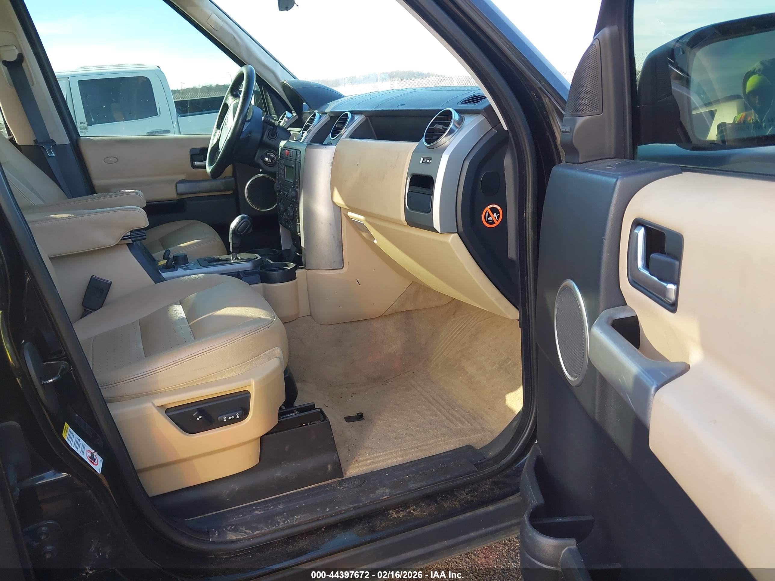 LAND ROVER image 5