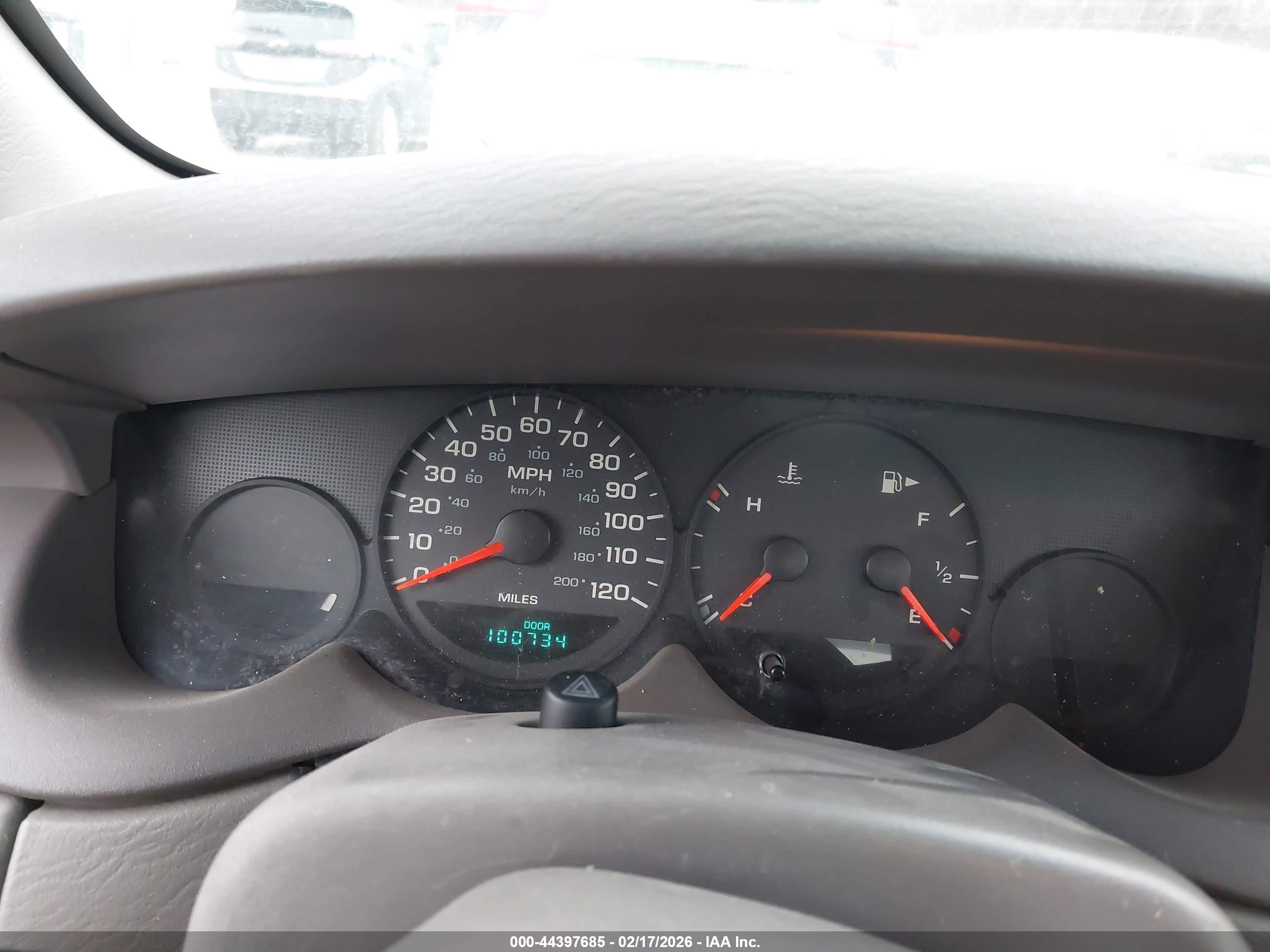 DODGE NEON image 7