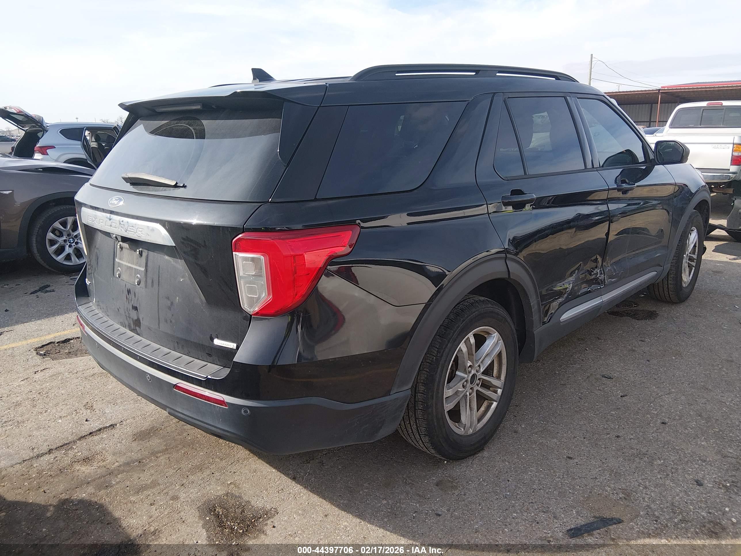 FORD EXPLORER image 4