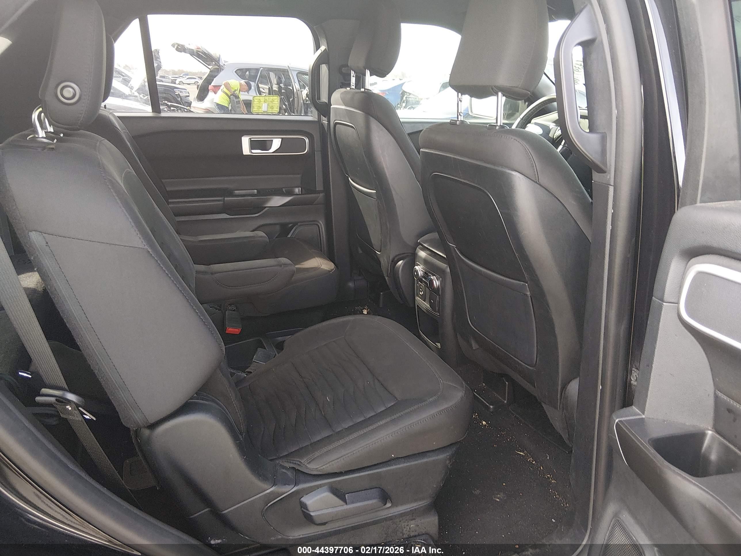 FORD EXPLORER image 8