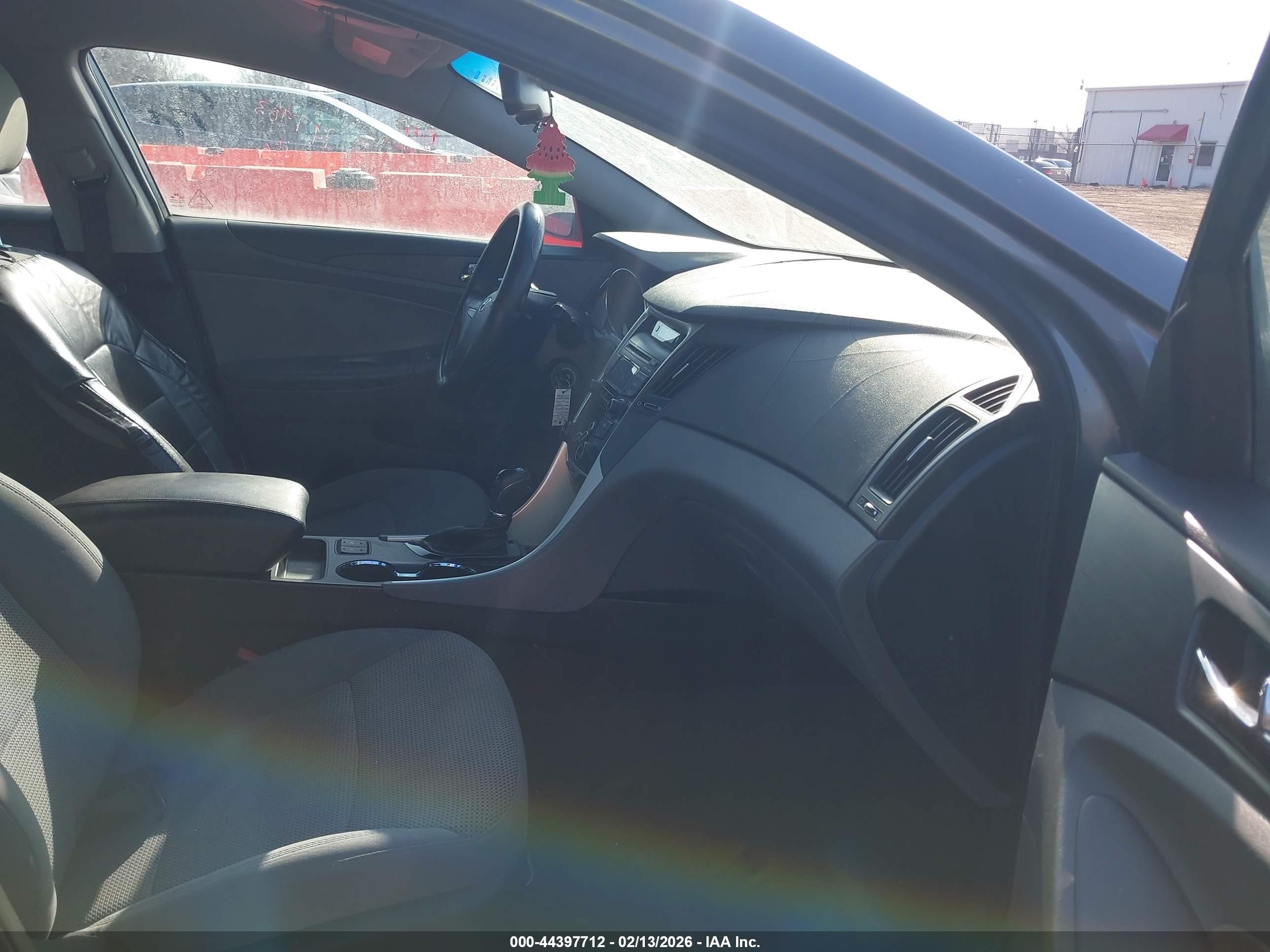 HYUNDAI SONATA image 5