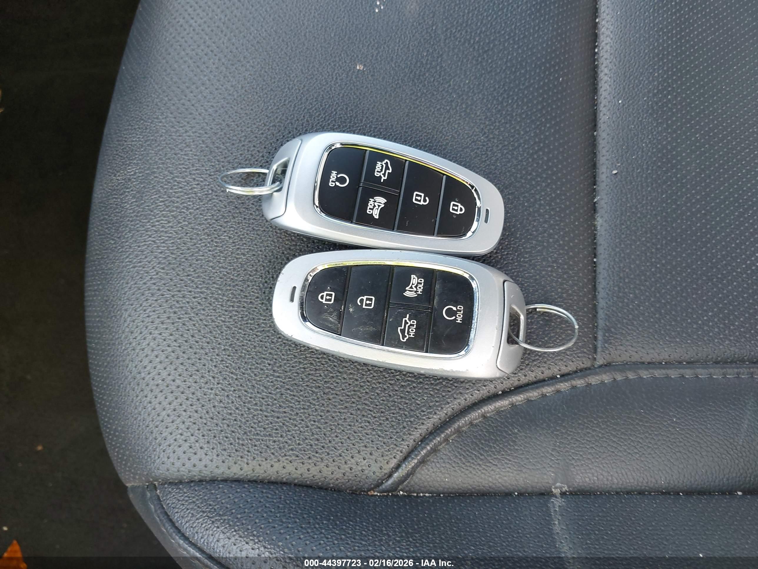 HYUNDAI SANTA image 11
