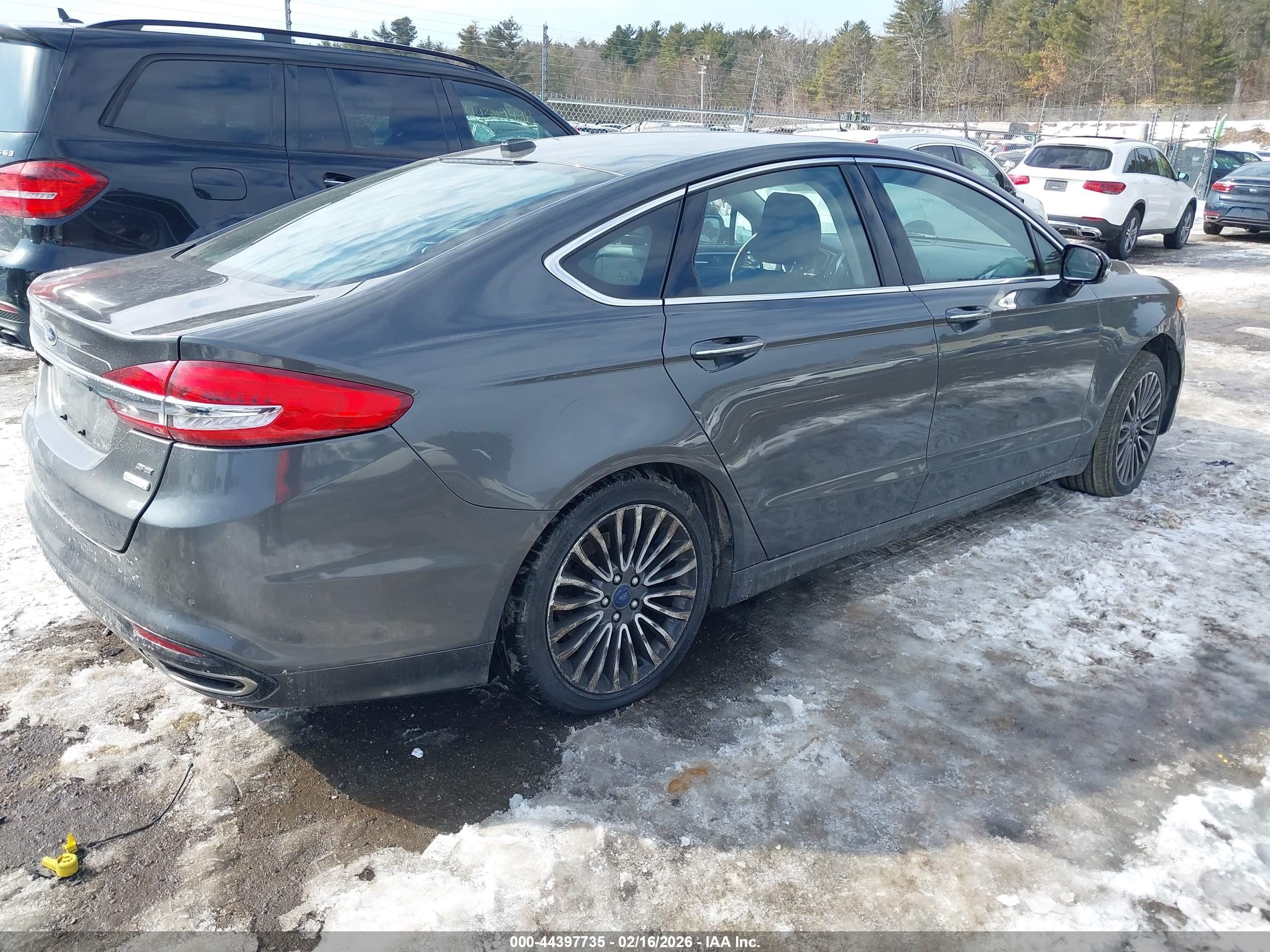 FORD FUSION image 4