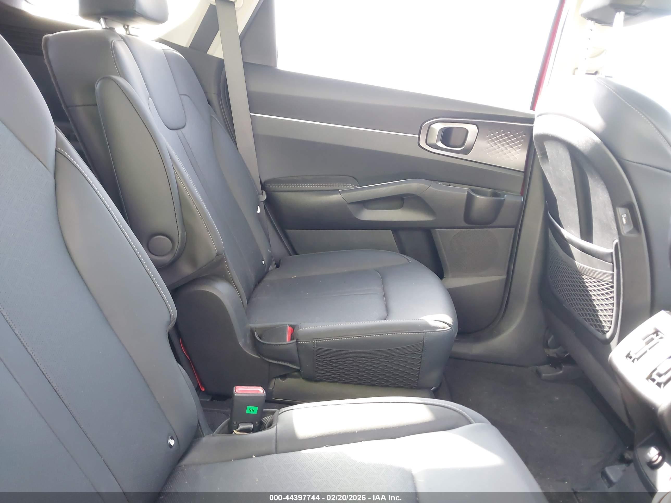 KIA SORENTO image 8