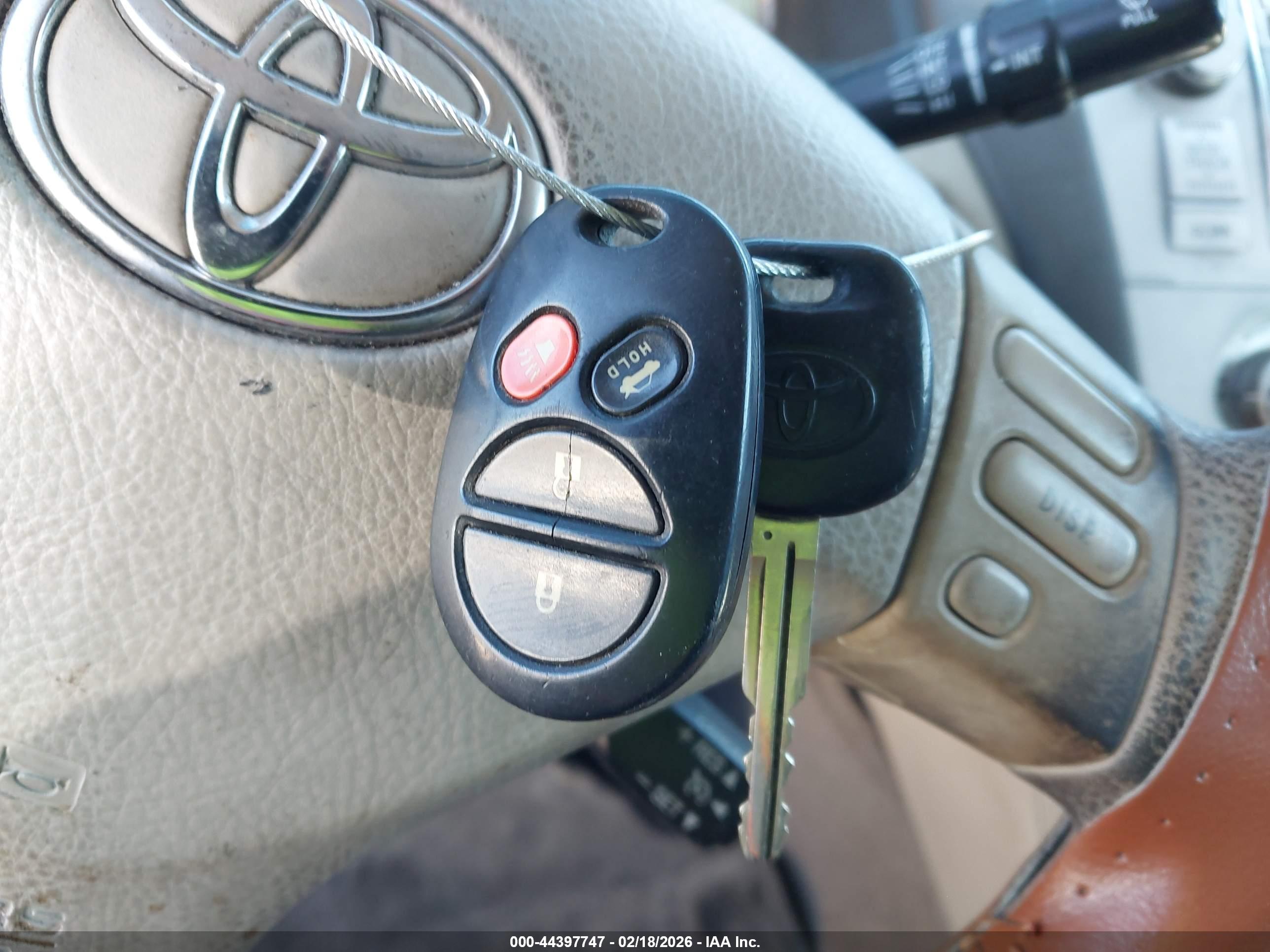 TOYOTA CAMRY image 11