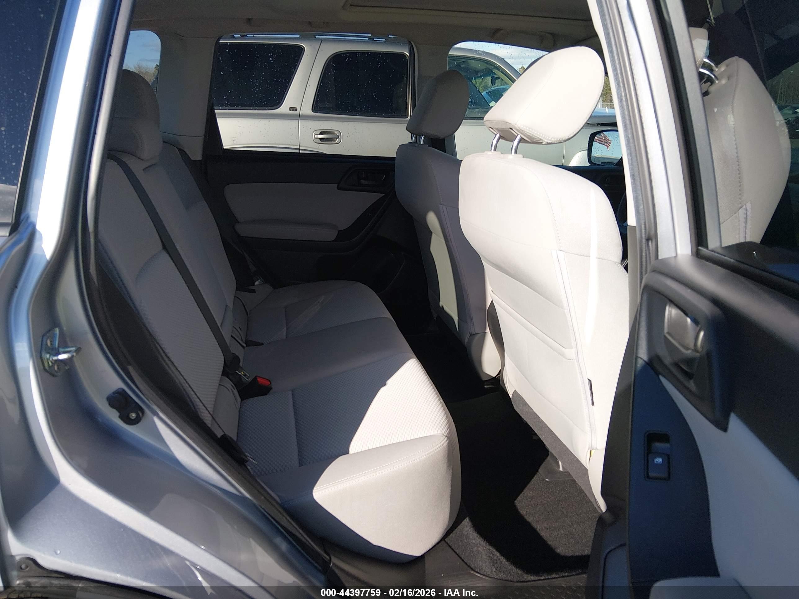 SUBARU FORESTER image 8