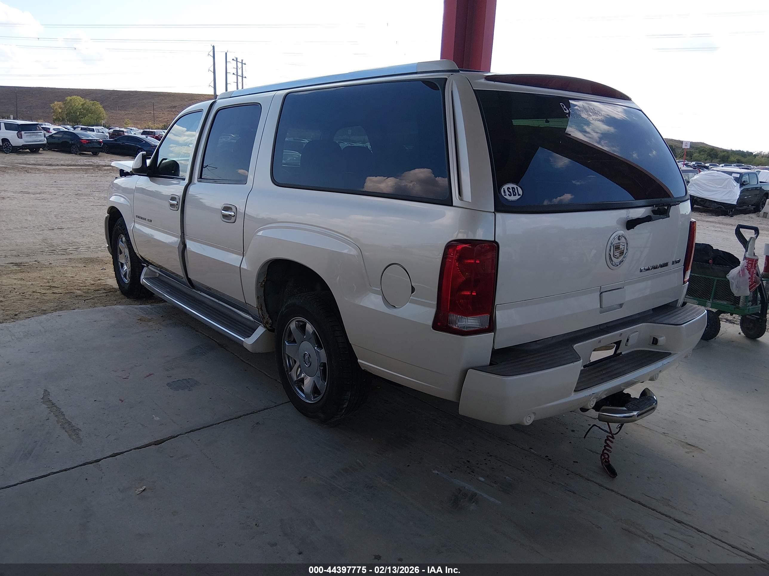 CADILLAC ESCALADE image 3