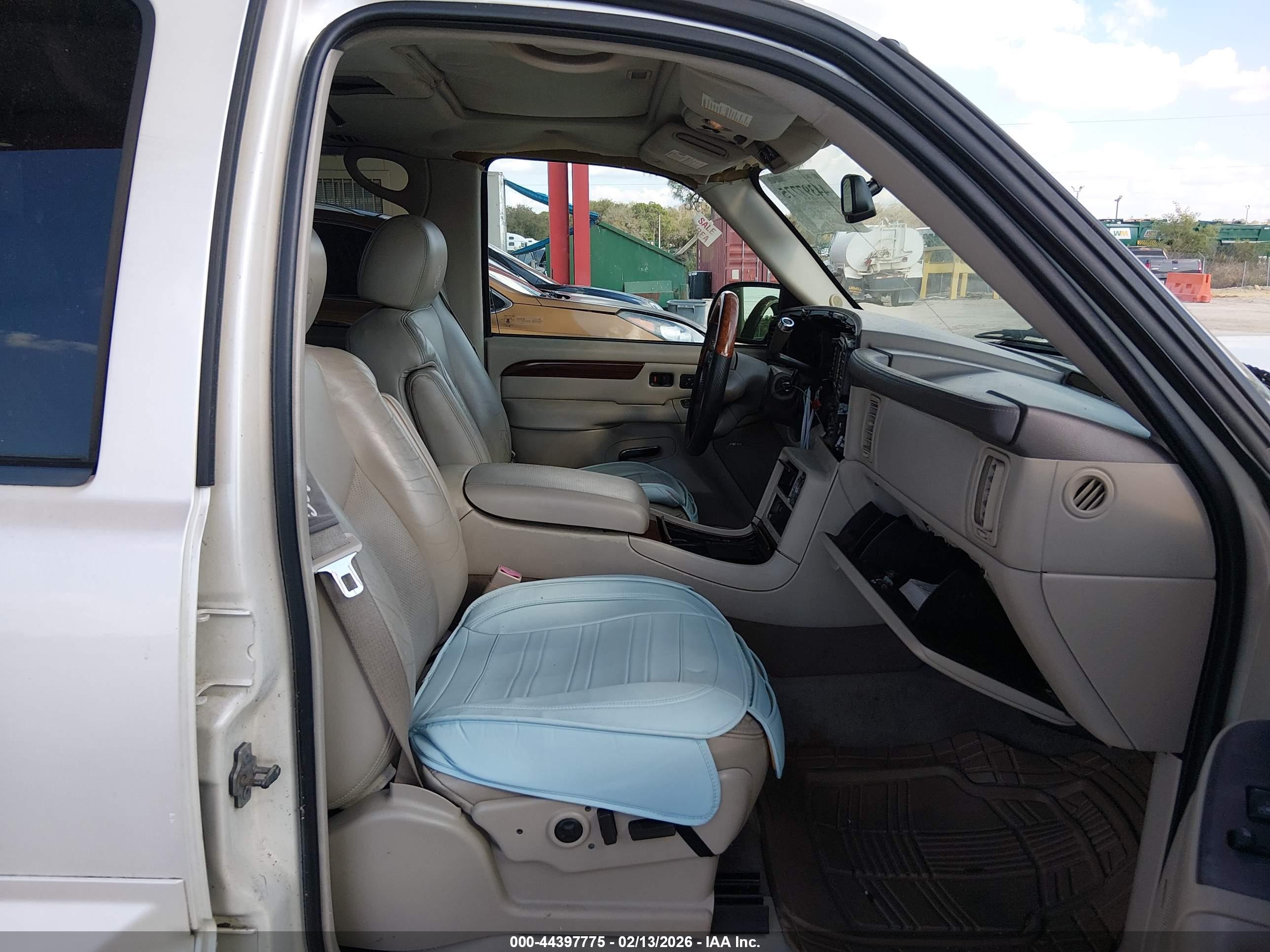 CADILLAC ESCALADE image 5