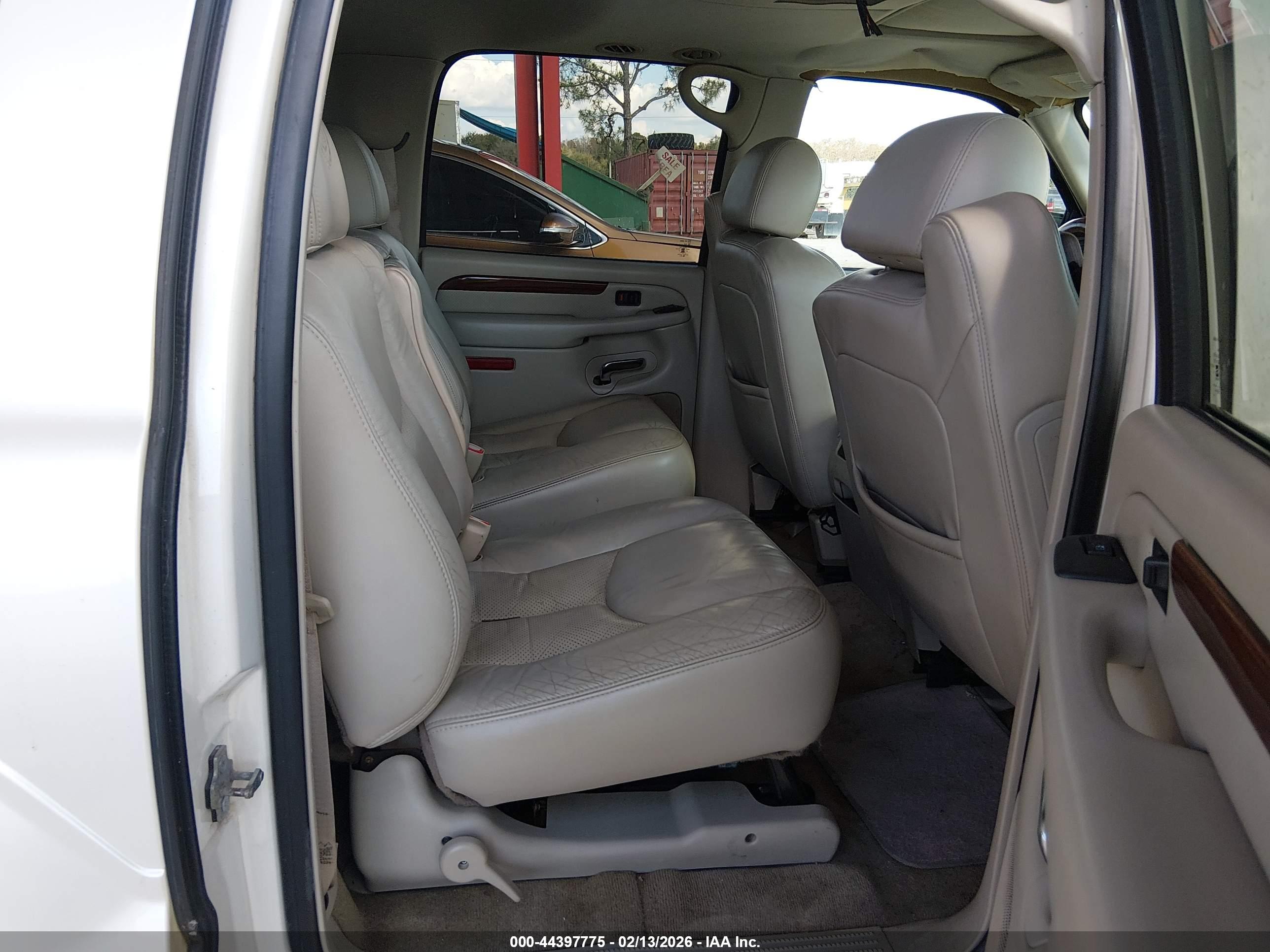 CADILLAC ESCALADE image 8