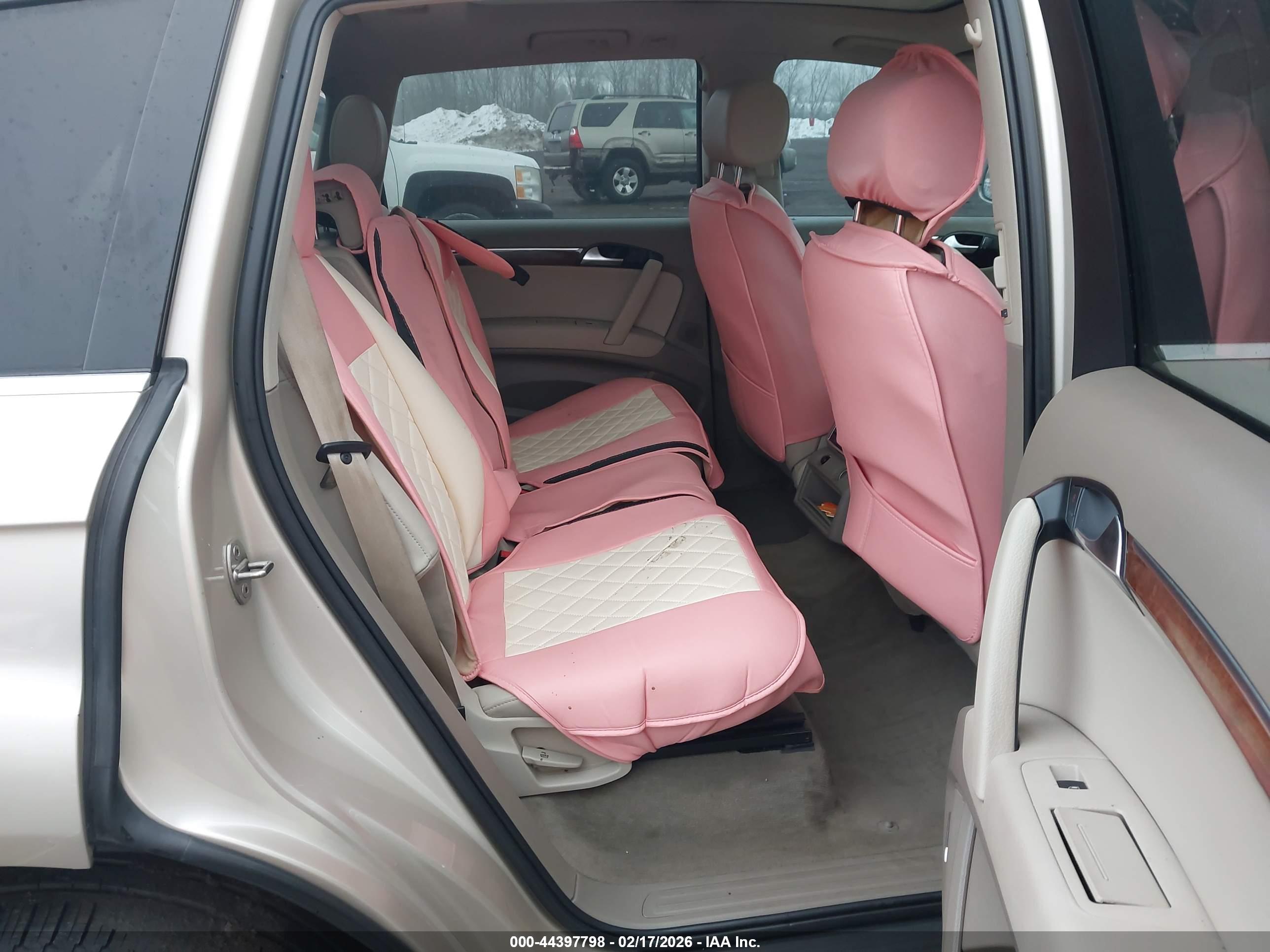 AUDI Q7 image 8