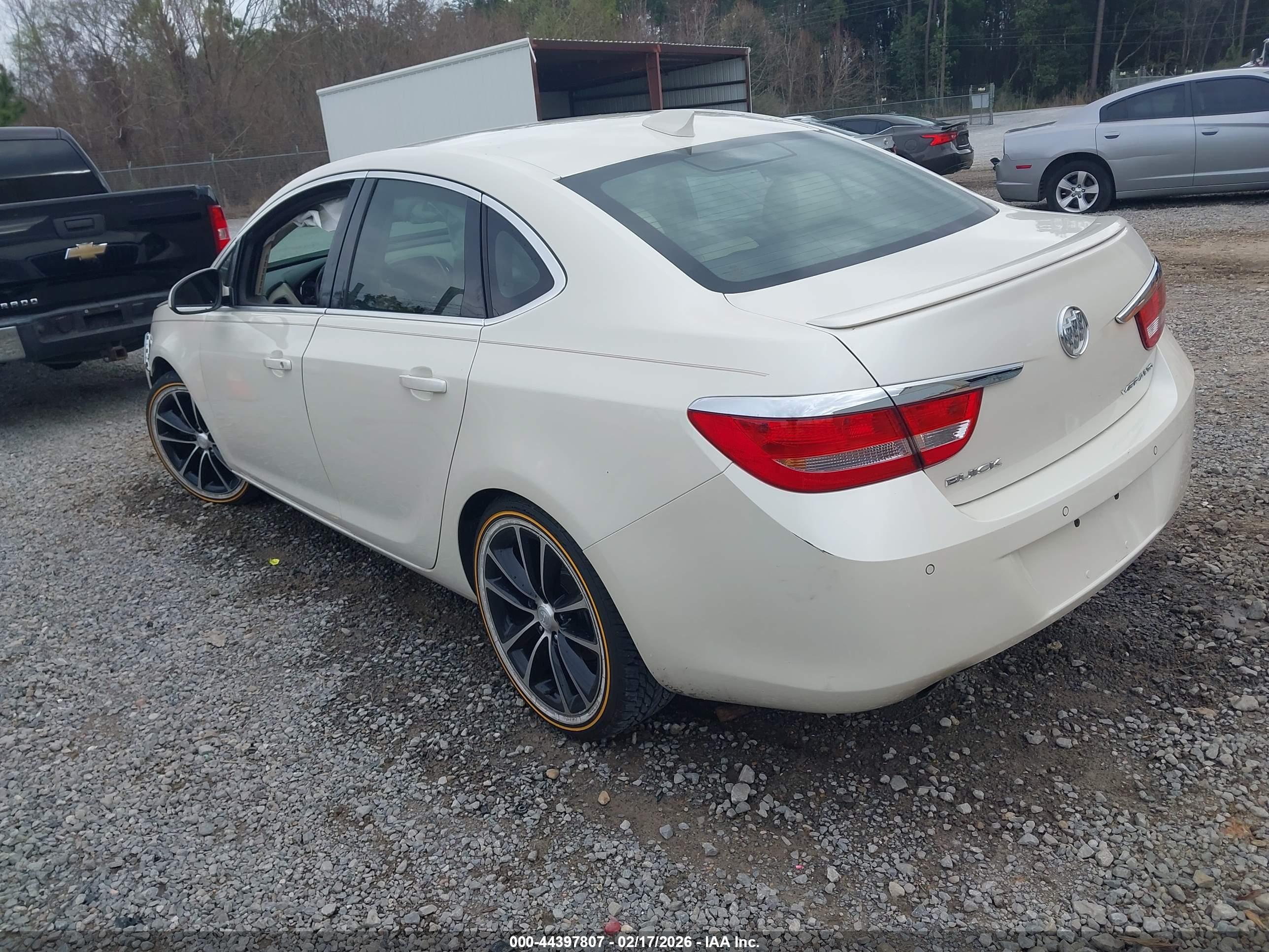 BUICK VERANO image 3