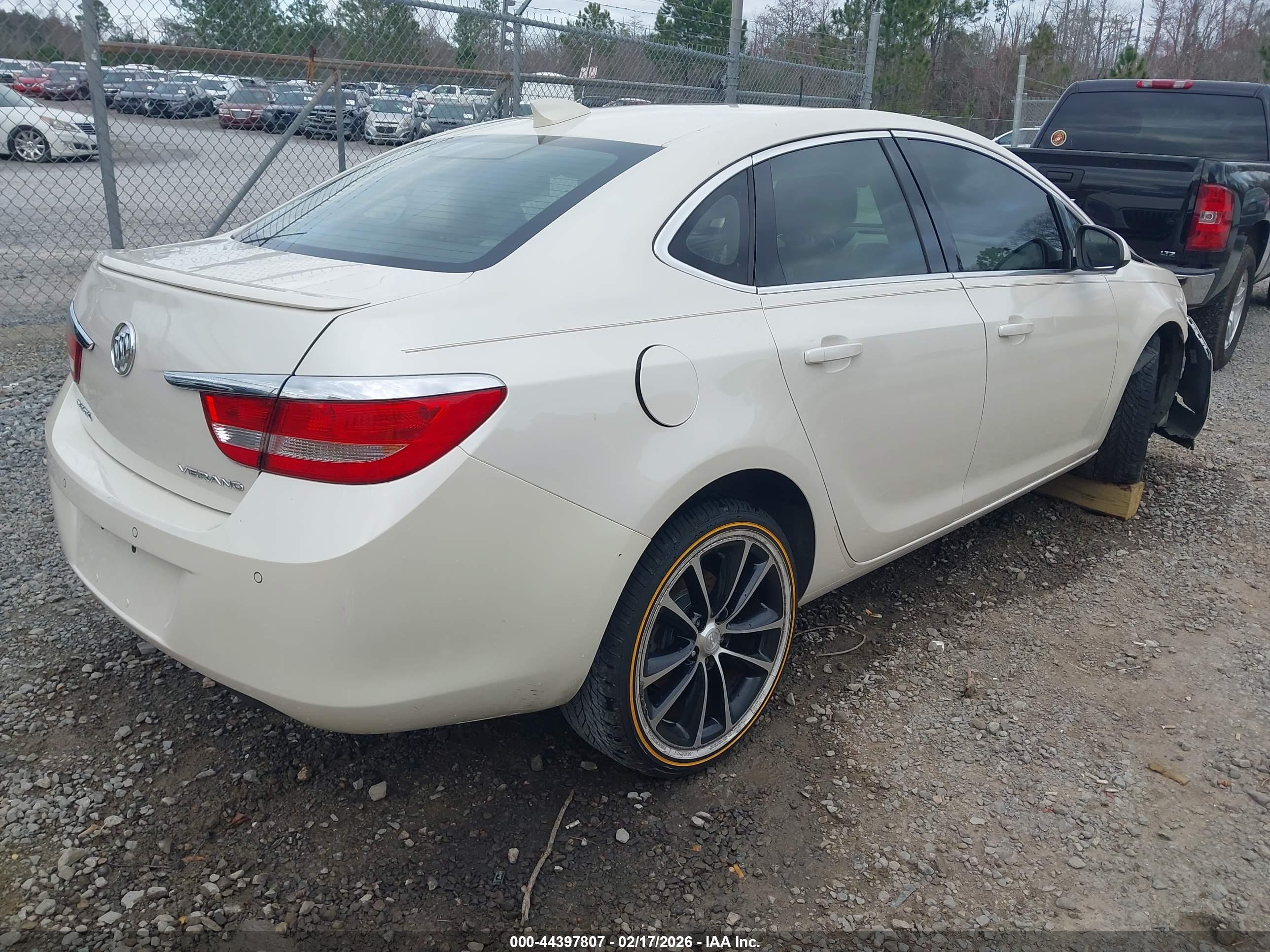 BUICK VERANO image 4