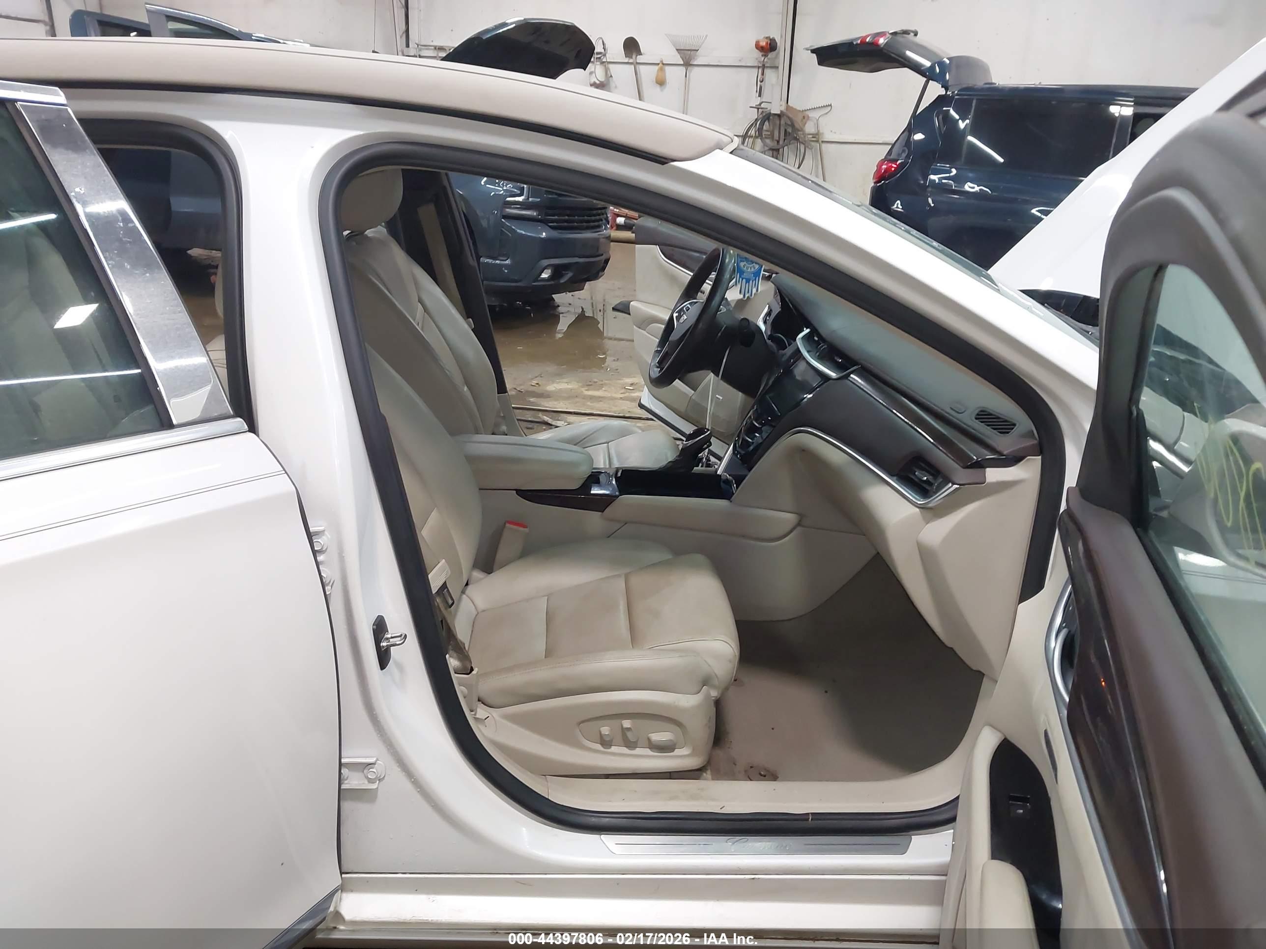 CADILLAC XTS image 5
