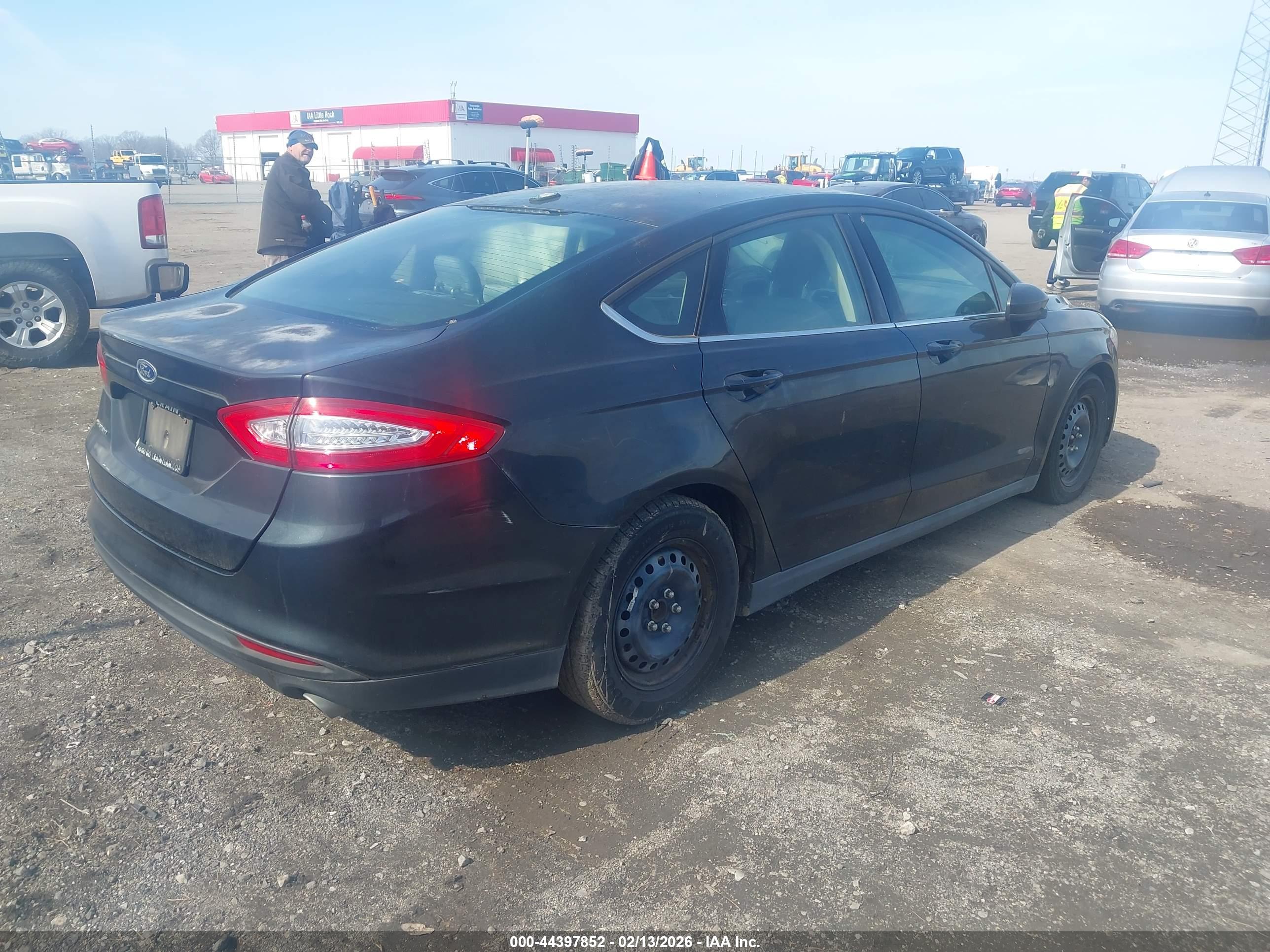 FORD FUSION image 4