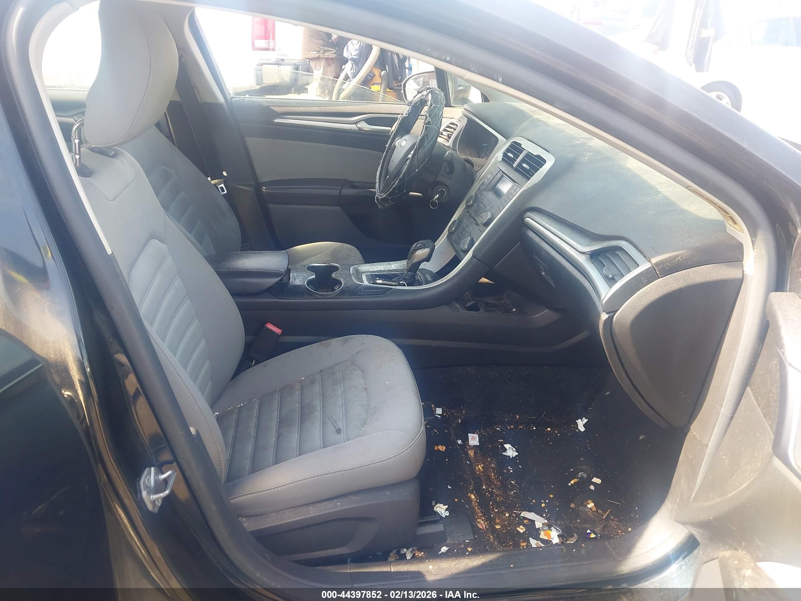 FORD FUSION image 5
