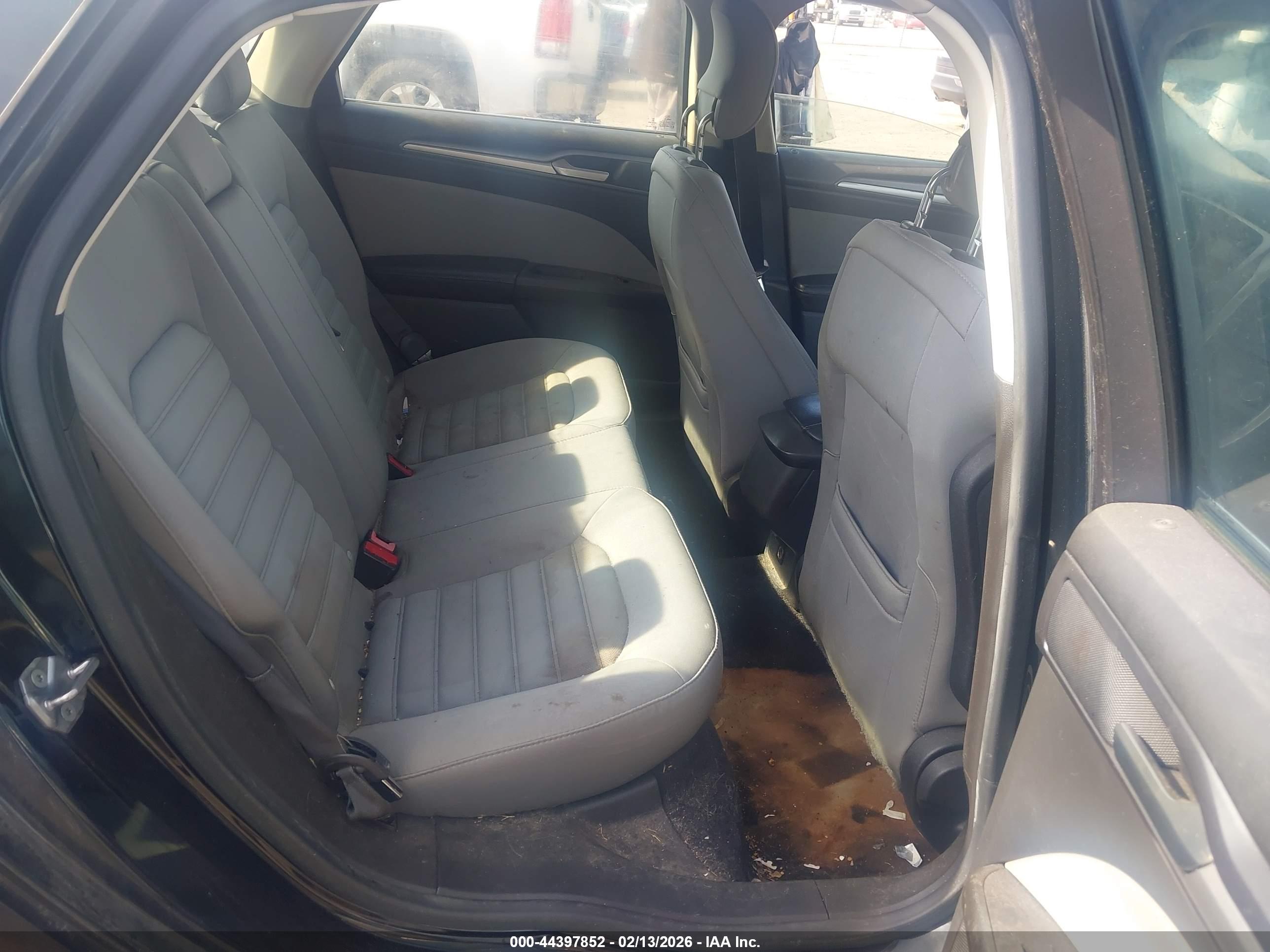 FORD FUSION image 8