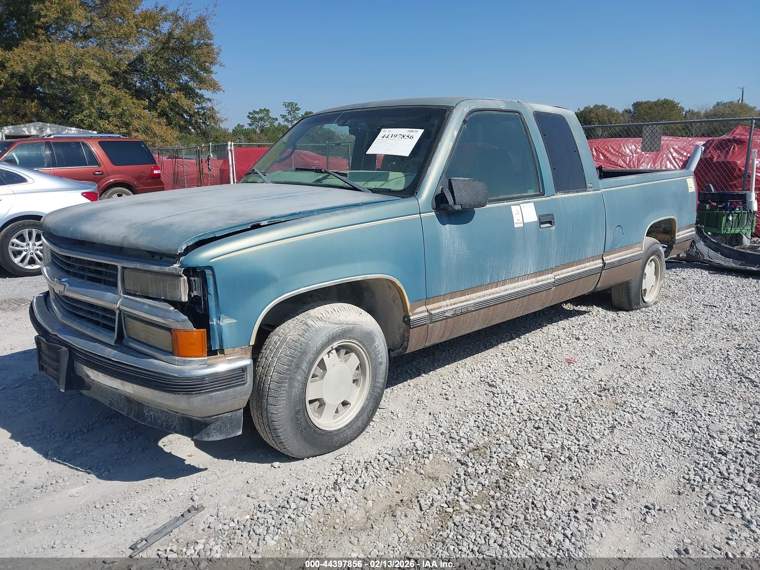 CHEVROLET C1500 image 2