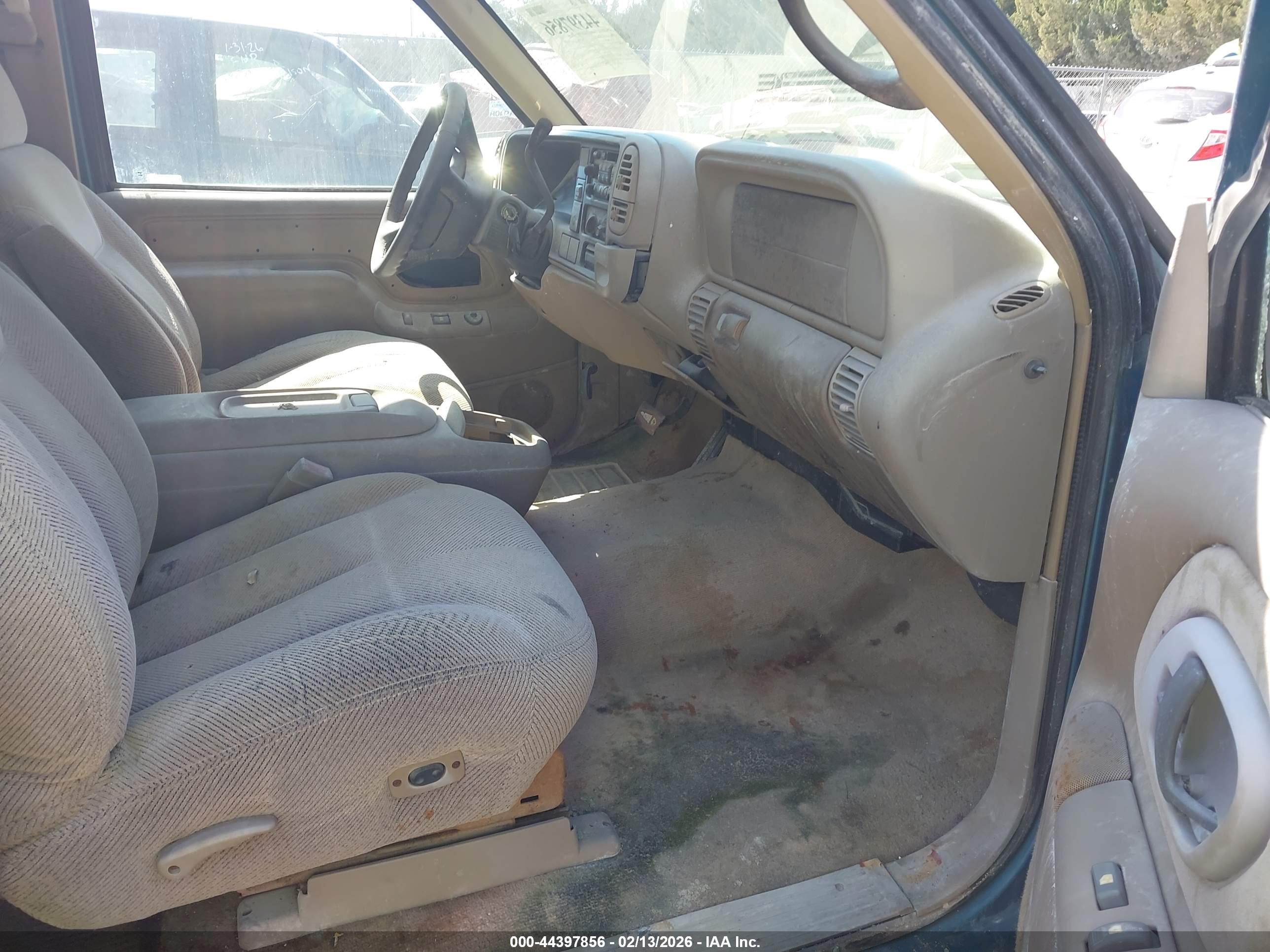 CHEVROLET C1500 image 5