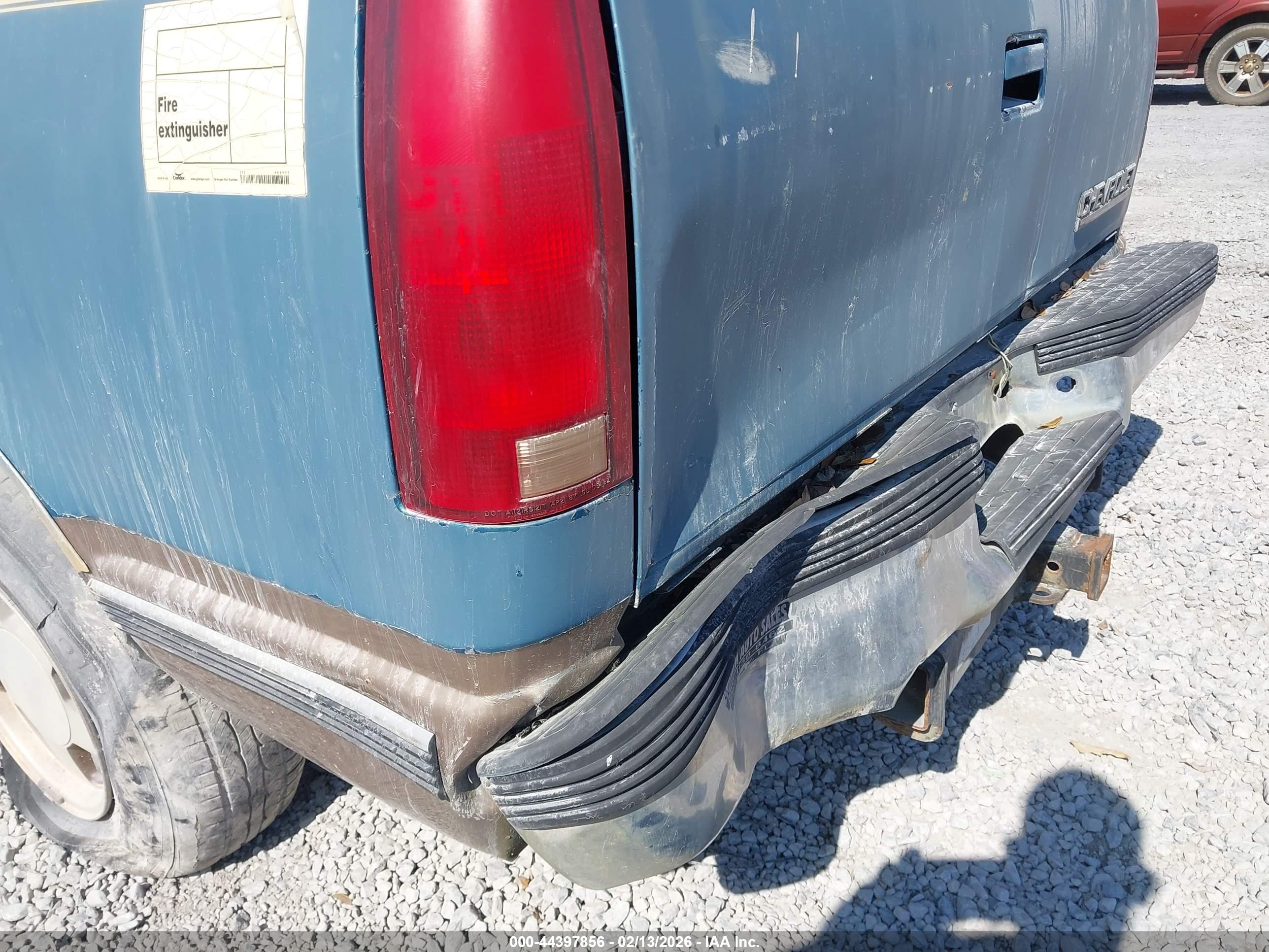 CHEVROLET C1500 image 6